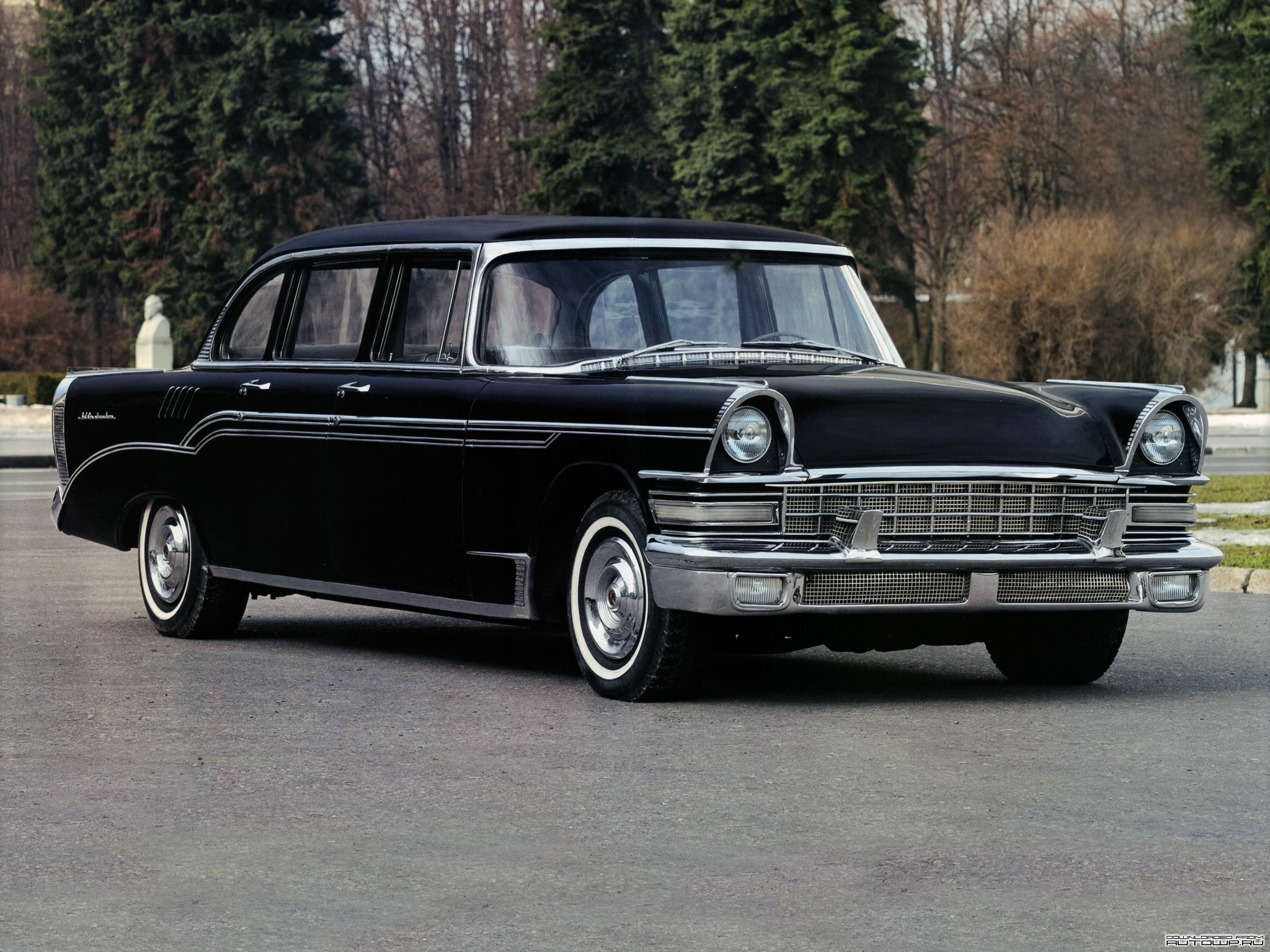 Black GAZ-13 Chaika limousine parked outdoors HD Wallpaper