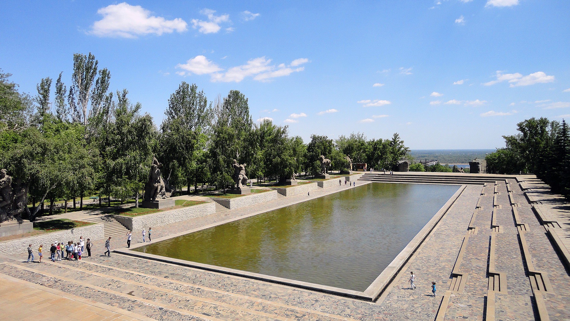 Monuments and Reflecting Pool in Volgograd HD Wallpaper