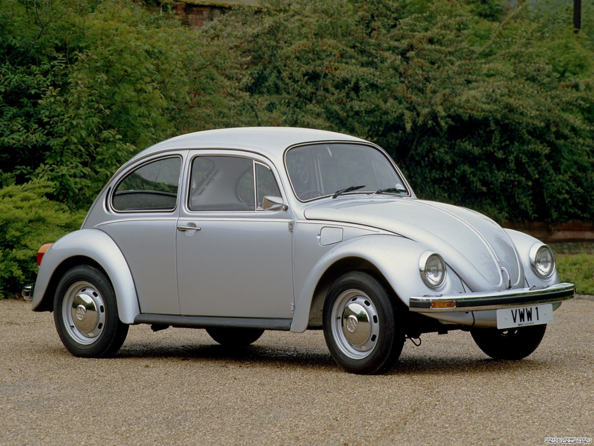 Silver 1973 Volkswagen Beetle parked on gravel HD Wallpaper