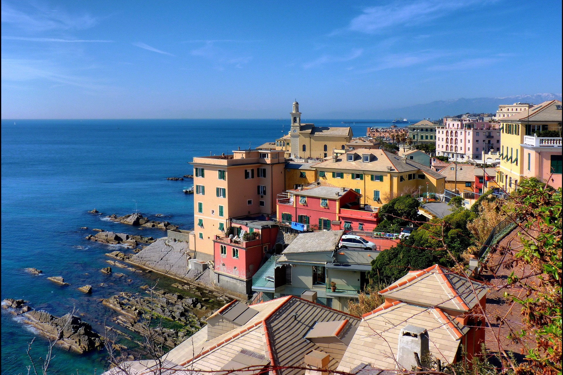 Colorful buildings on the coast of Italy HD Wallpaper