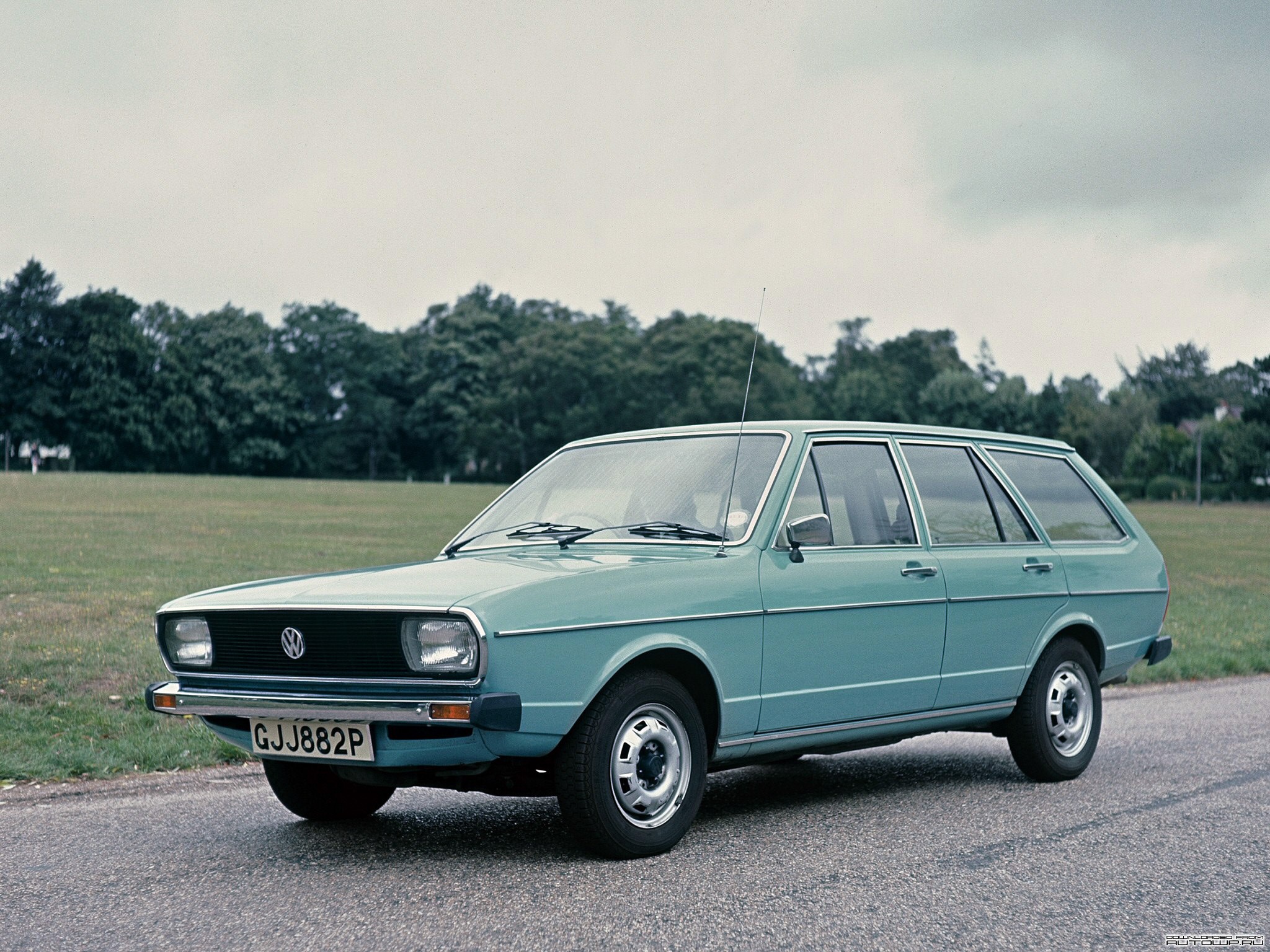 Volkswagen Passat Variant B1 HD Wallpaper