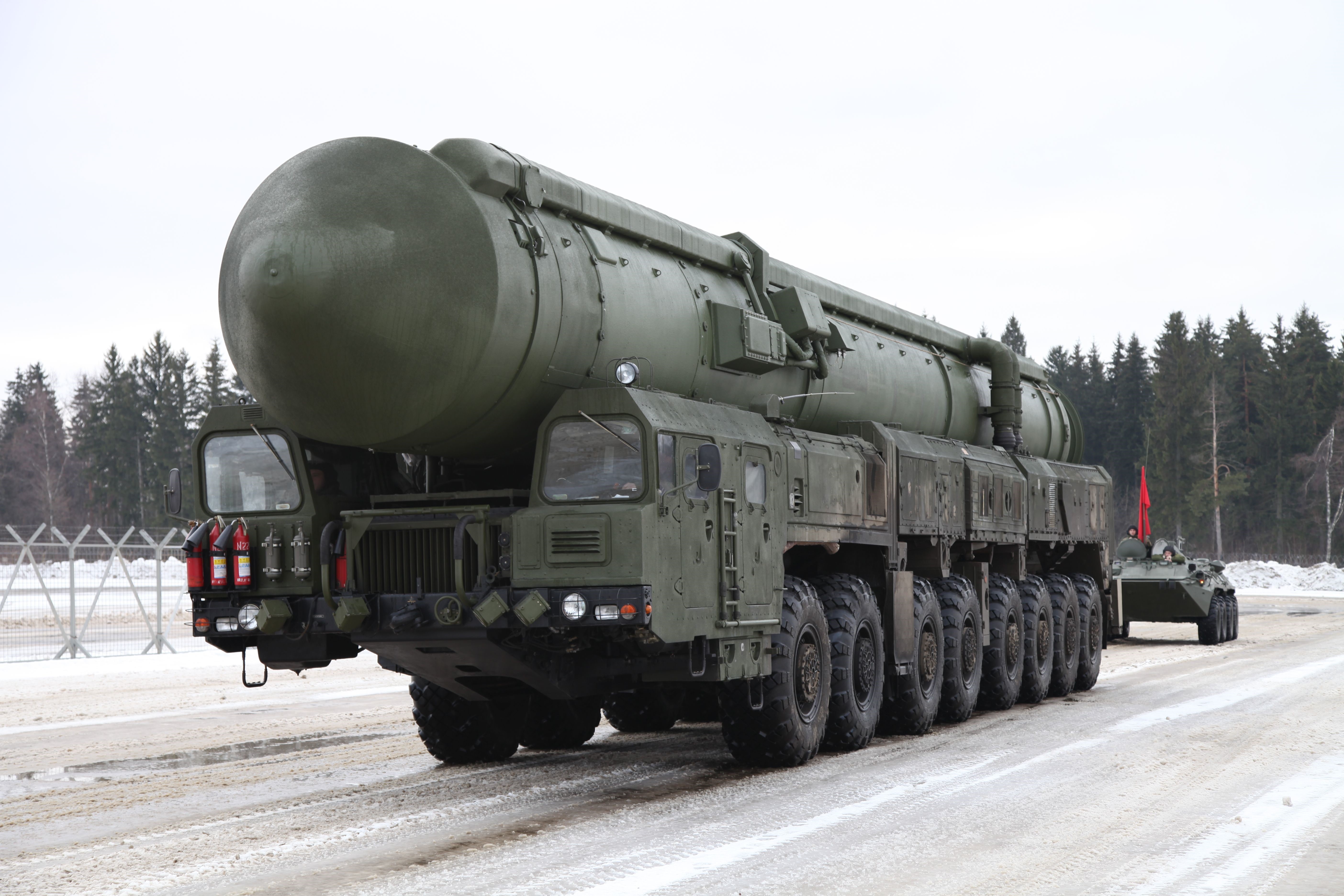 Russian missile launcher on a truck HD Wallpaper