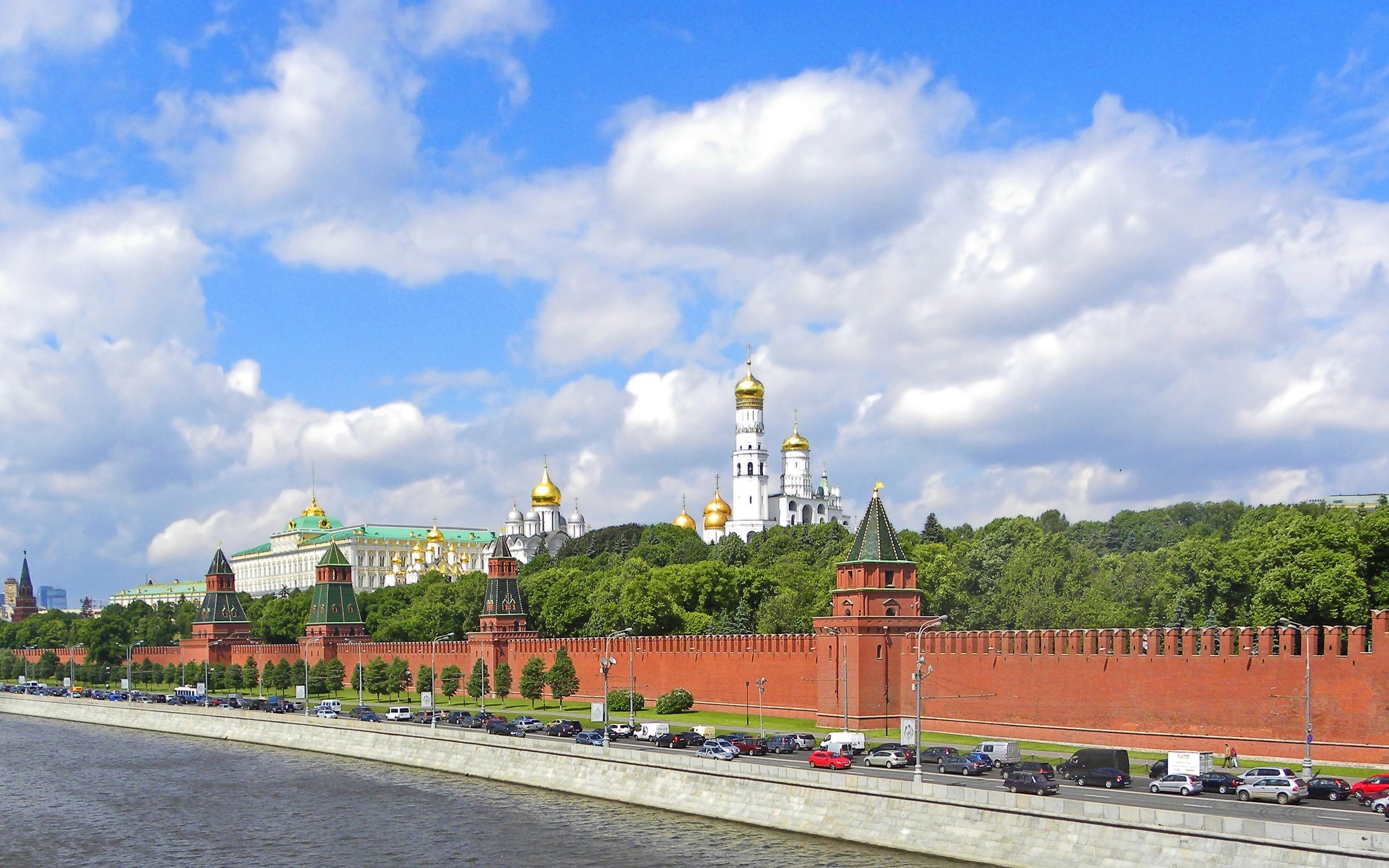 Moscow Kremlin and Moskva River HD Wallpaper