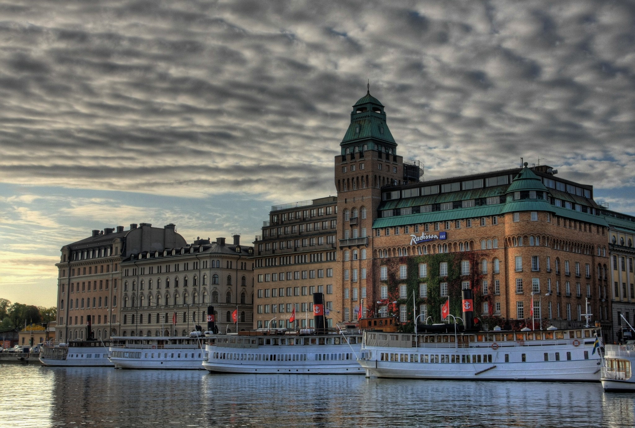 Radisson Blu Hotel and boats in Stockholm, Sweden HD Wallpaper
