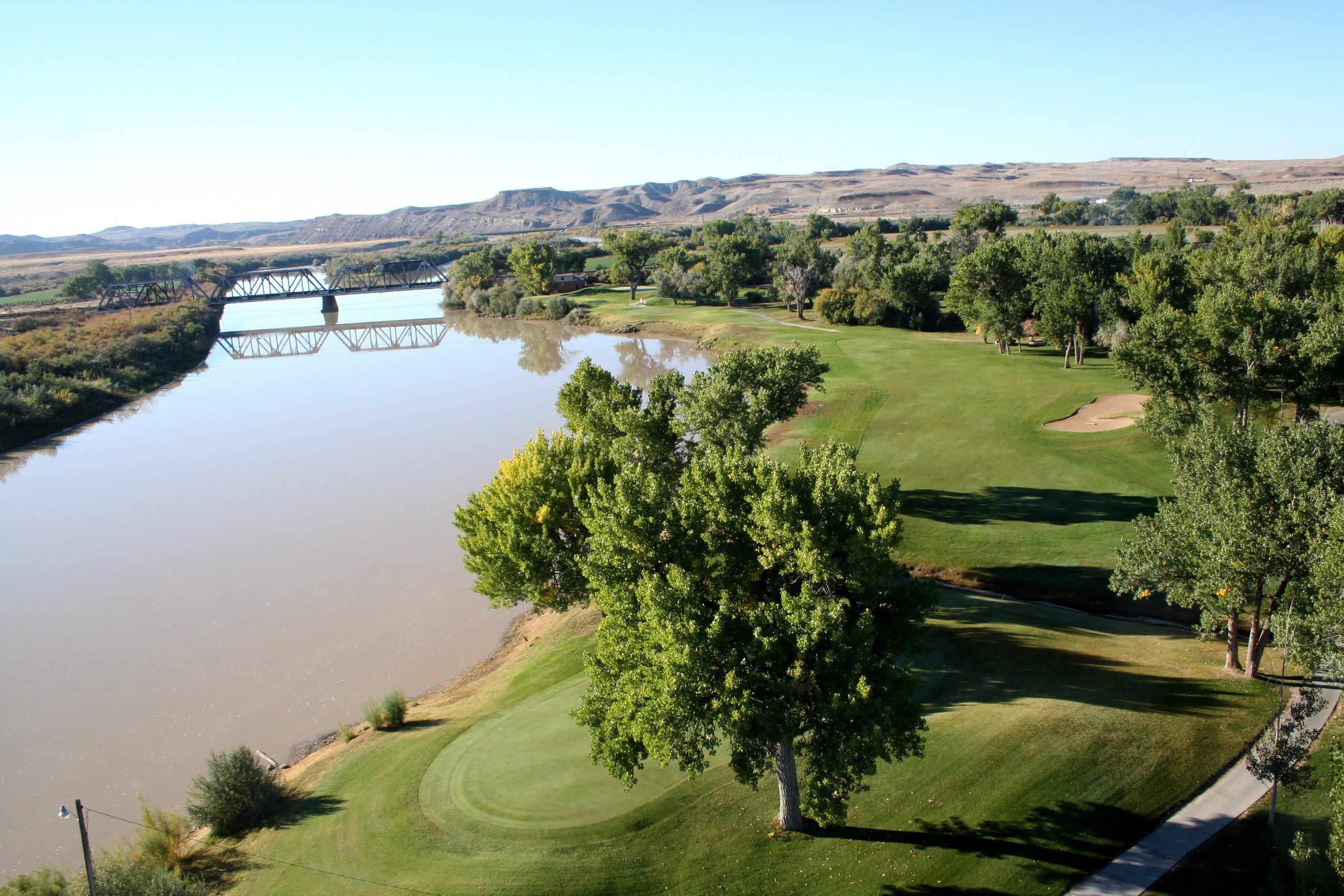 River and Golf Course with Bridge in Utah HD Wallpaper