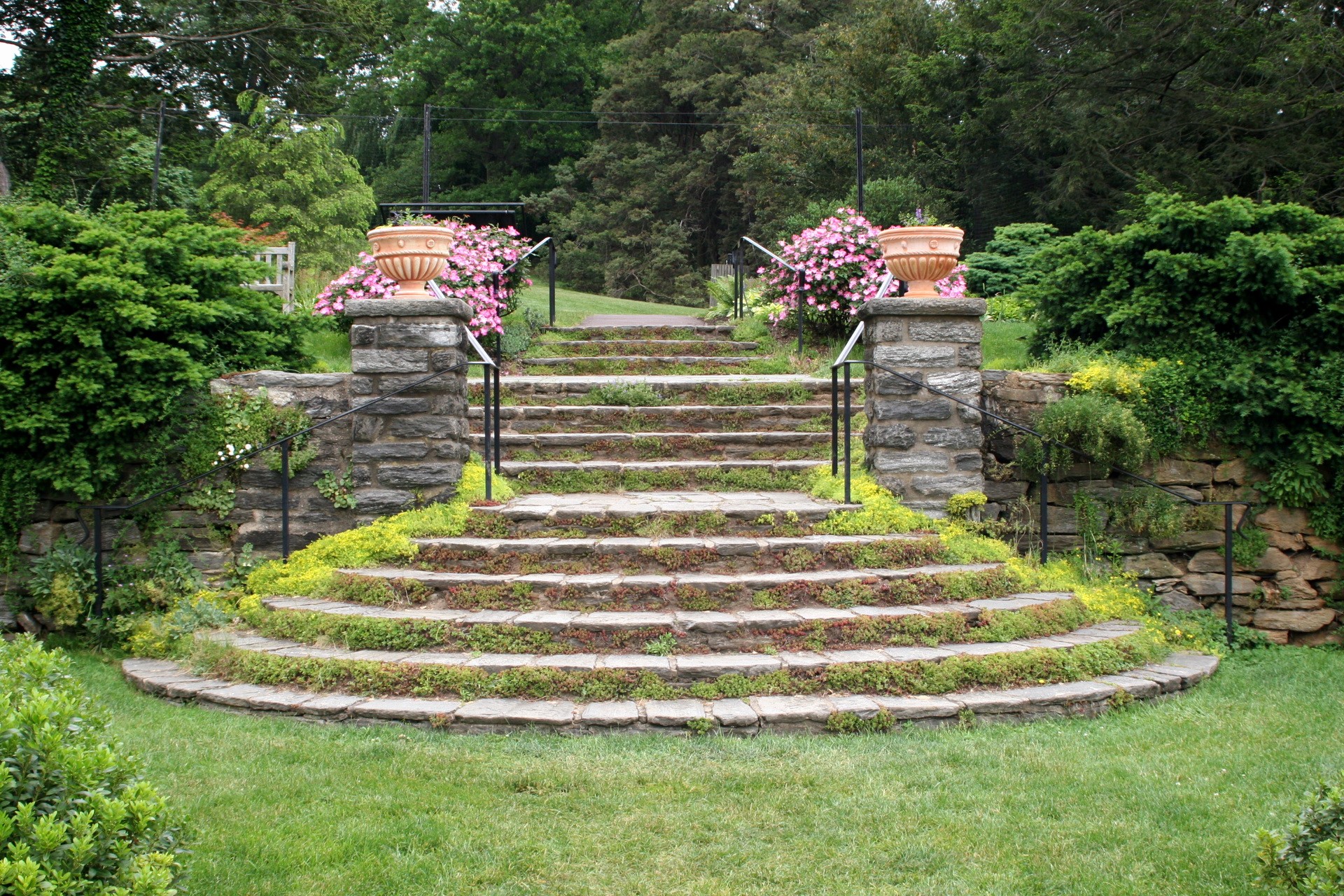 Stone steps with urns and flowers at Morris Arboretum HD Wallpaper