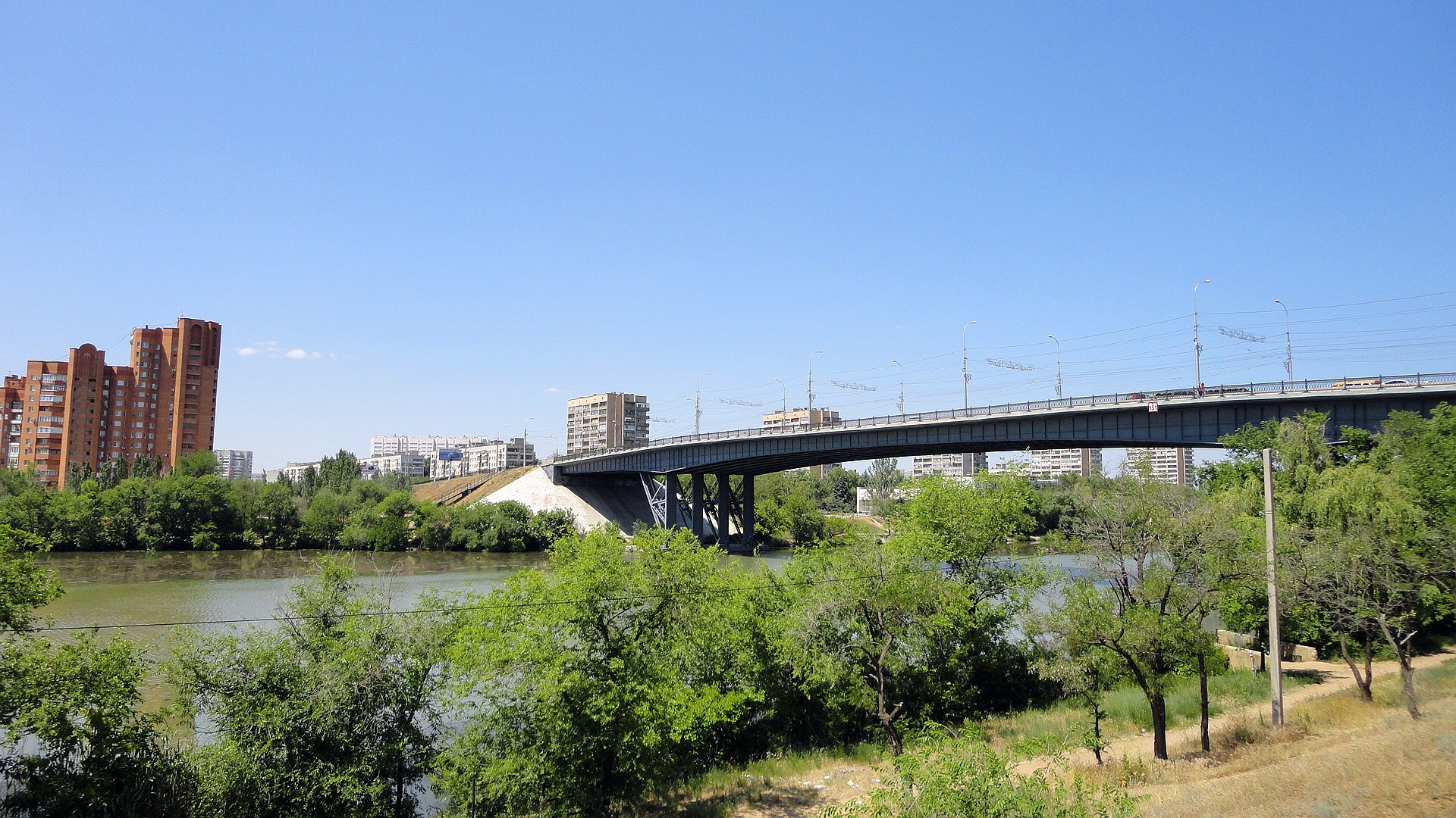 Bridge over a river in Volgograd HD Wallpaper