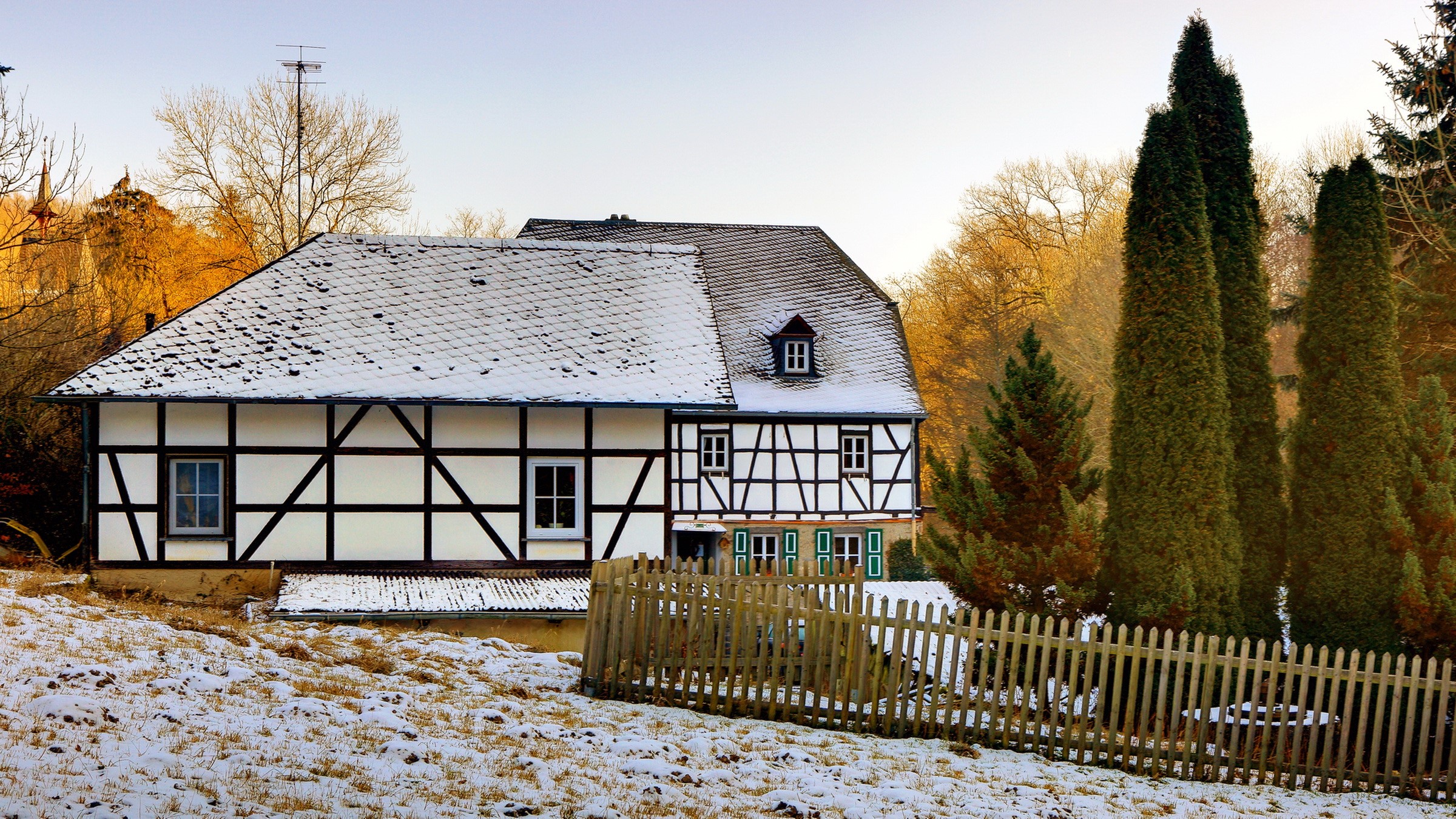 Half-timbered house in Germany with snow HD Wallpaper