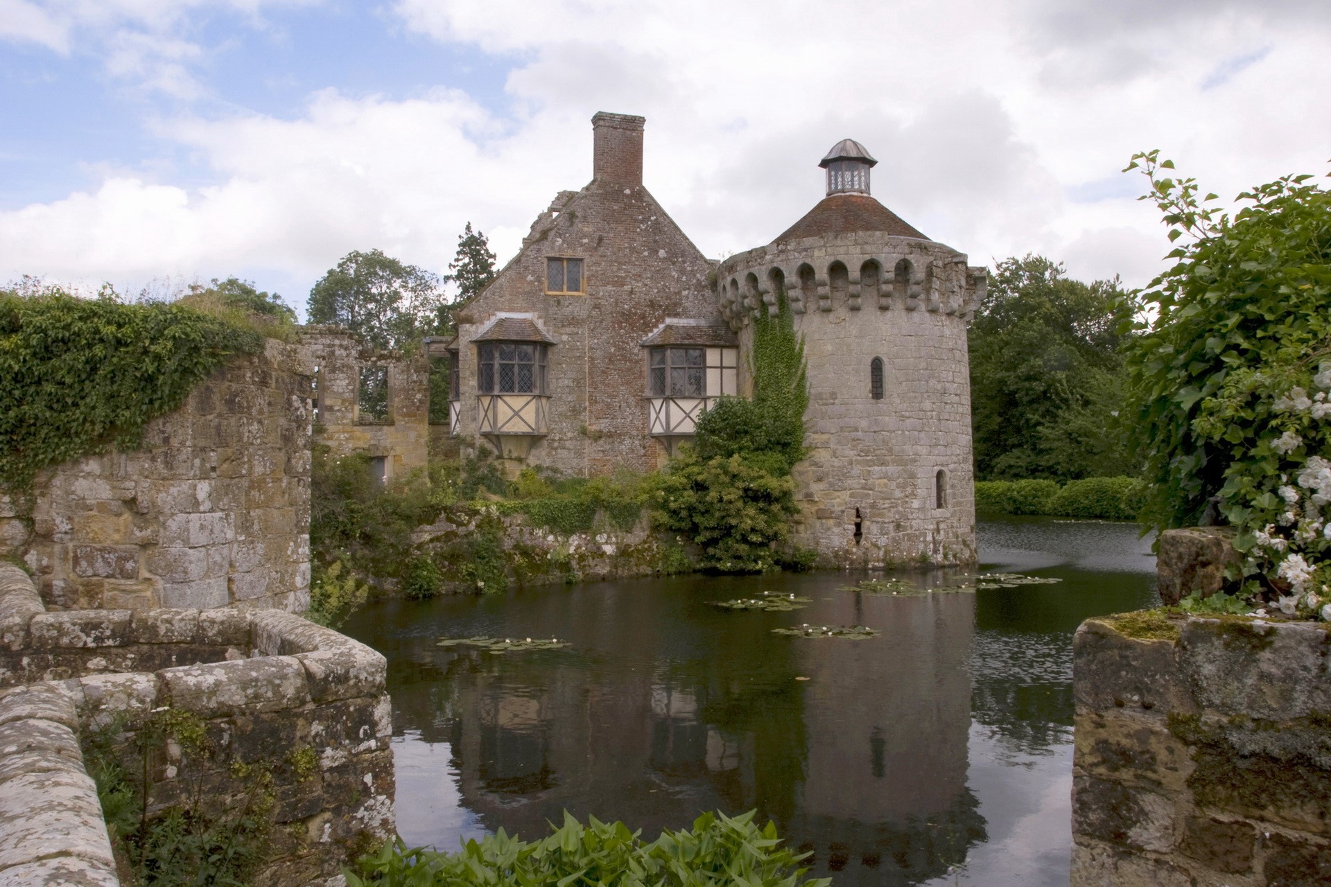 Scotney Castle, Kent, England HD Wallpaper