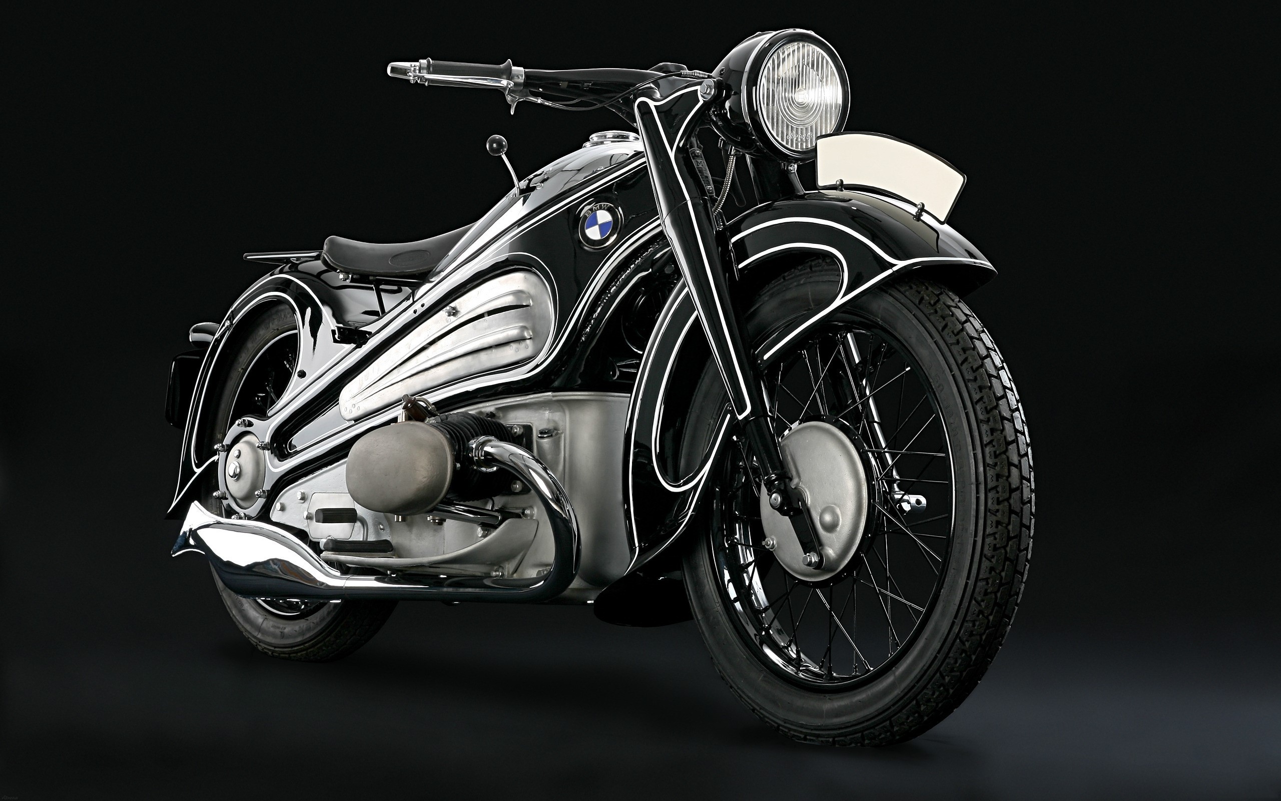 Black BMW R7 motorcycle with chrome accents HD Wallpaper