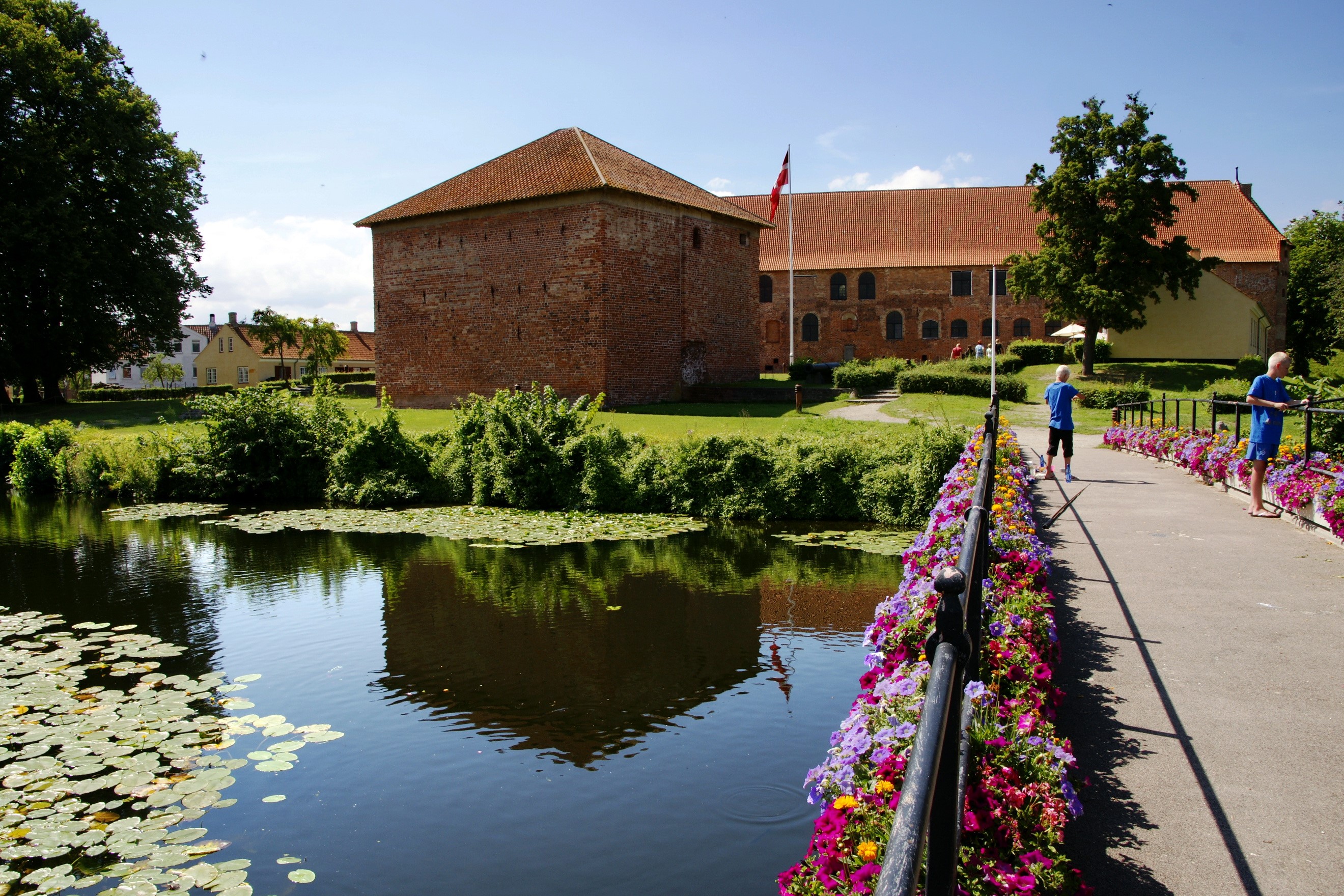 Castle with moat and bridge HD Wallpaper