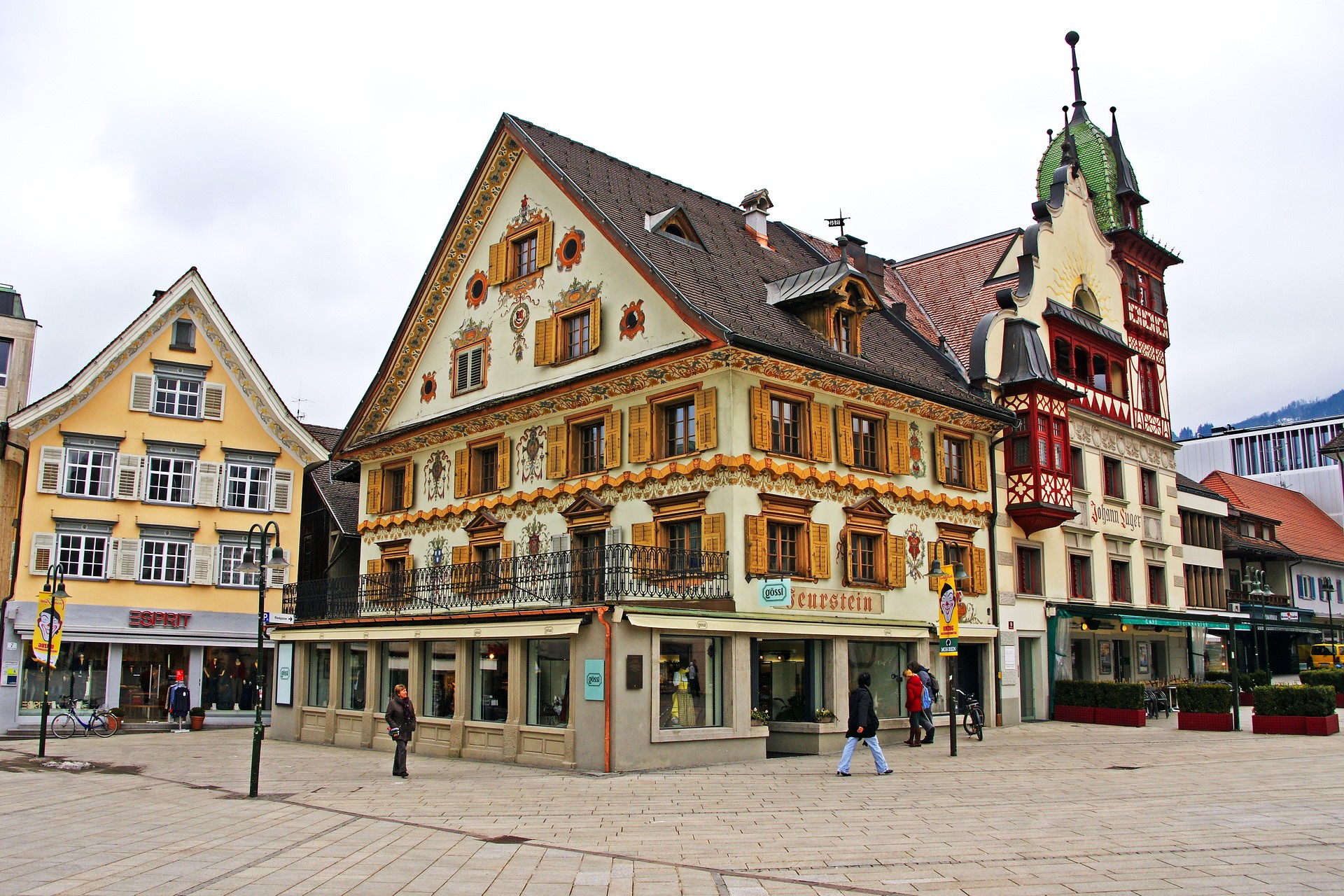 Ornate buildings in a European town square HD Wallpaper