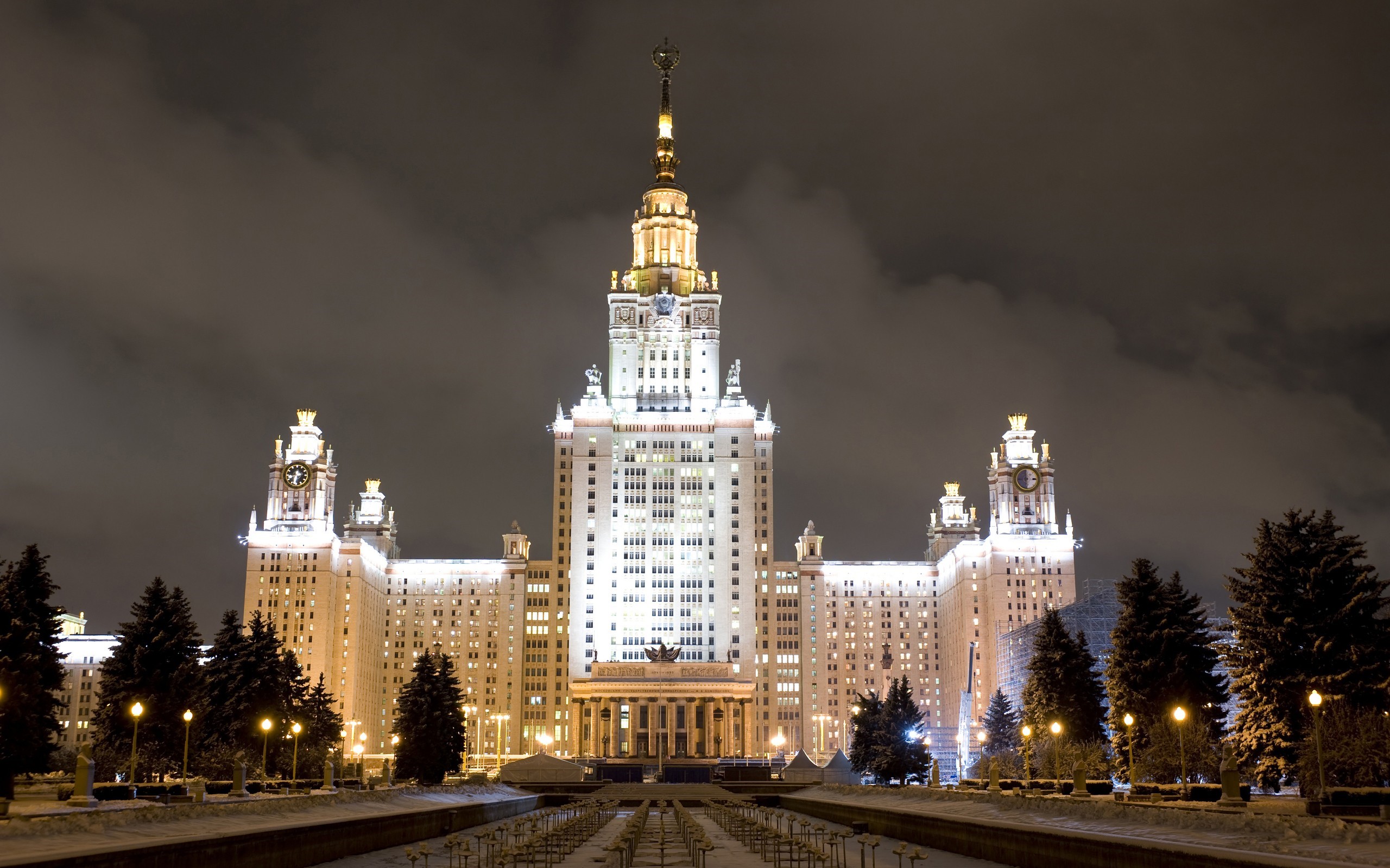Moscow State University at night HD Wallpaper