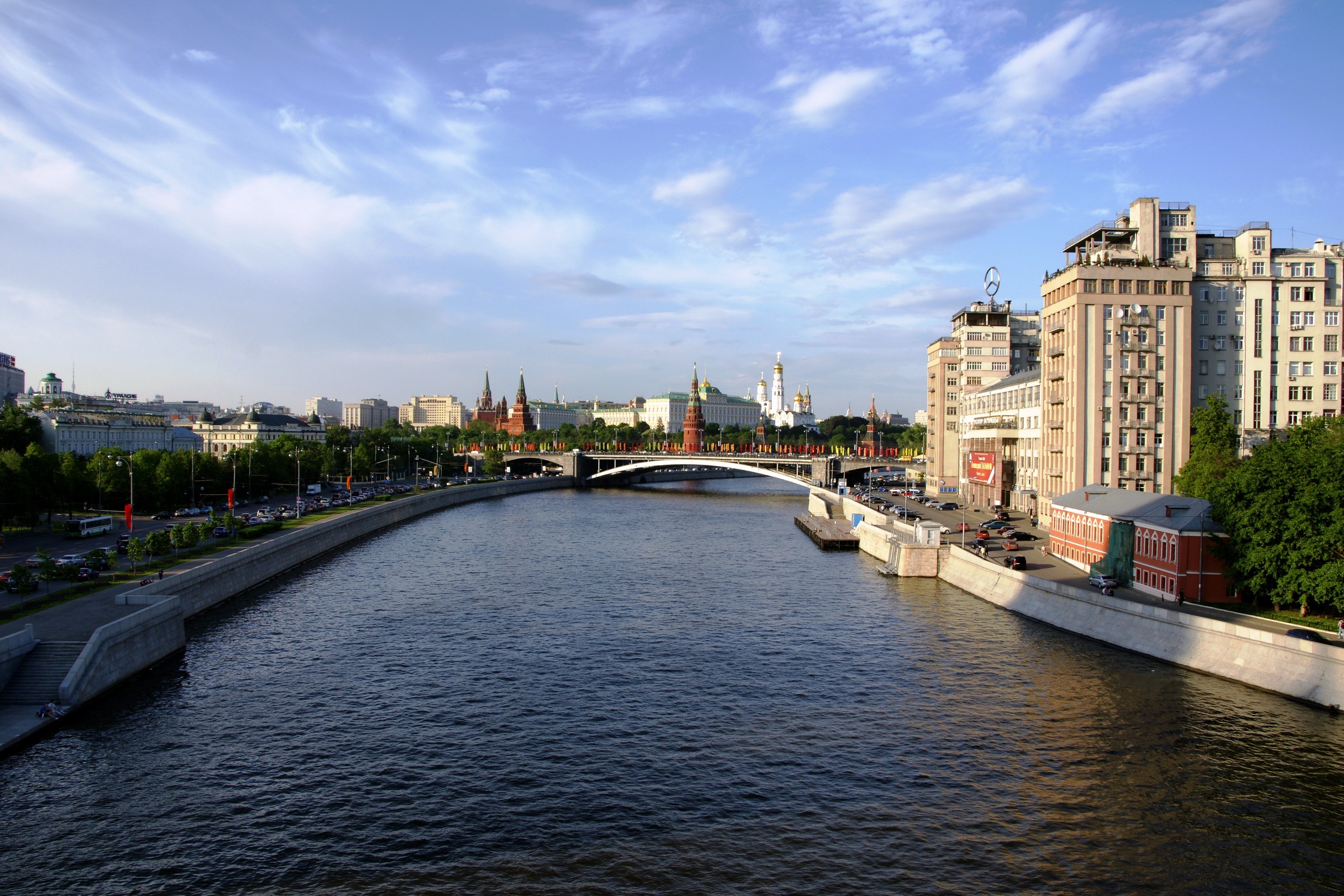 Moscow Kremlin and Moskva River with Bridge HD Wallpaper