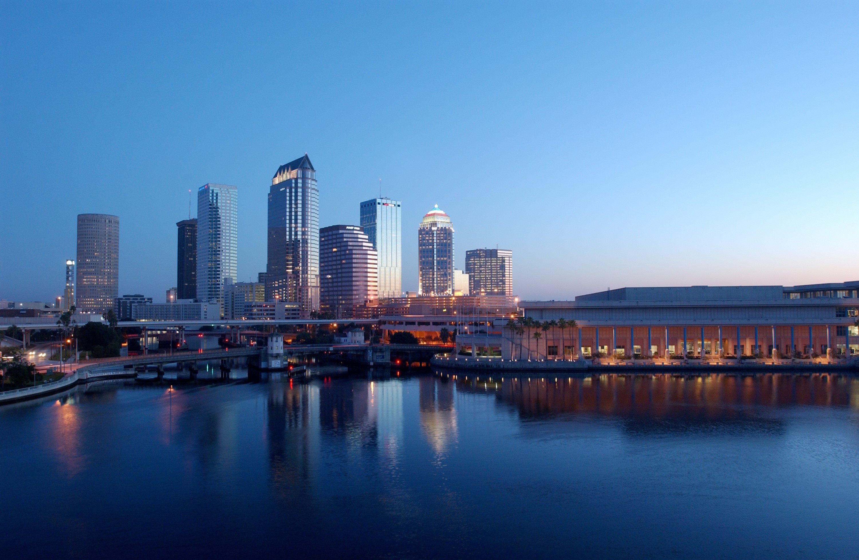 Tampa Skyline at Dusk, Florida, USA HD Wallpaper