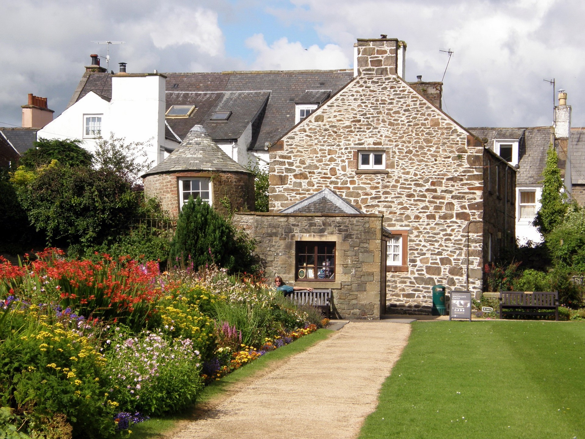 Kirkcudbright Houses in Scotland HD Wallpaper