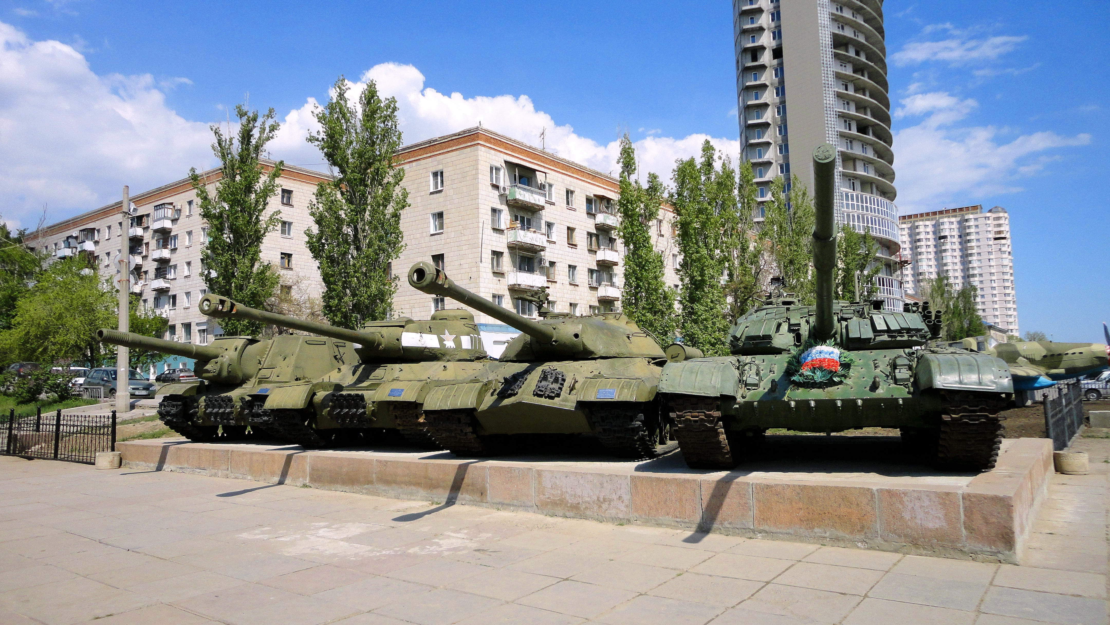 T-72 Tanks on Display HD Wallpaper