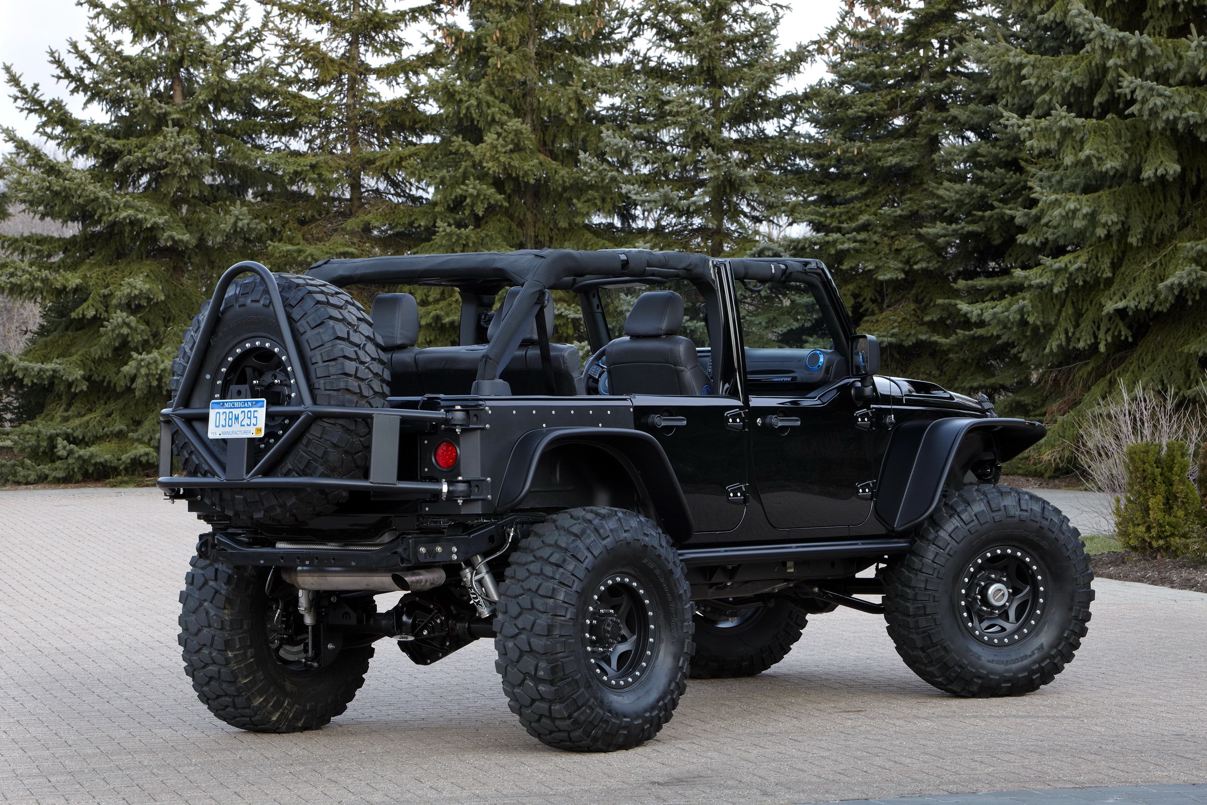 Black Jeep Wrangler with large tires and spare tire HD Wallpaper
