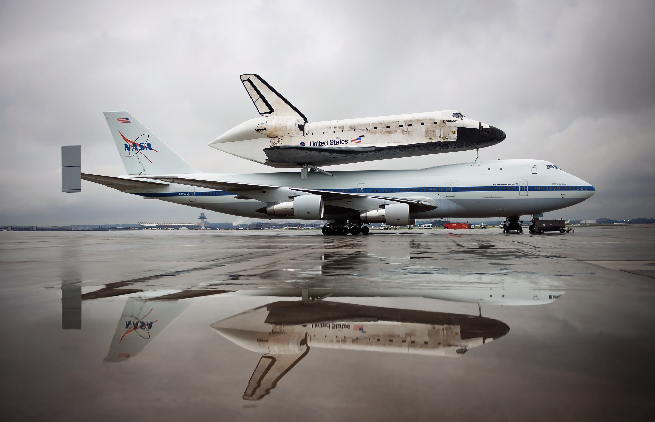 Space Shuttle Enterprise on NASA Boeing 747 HD Wallpaper