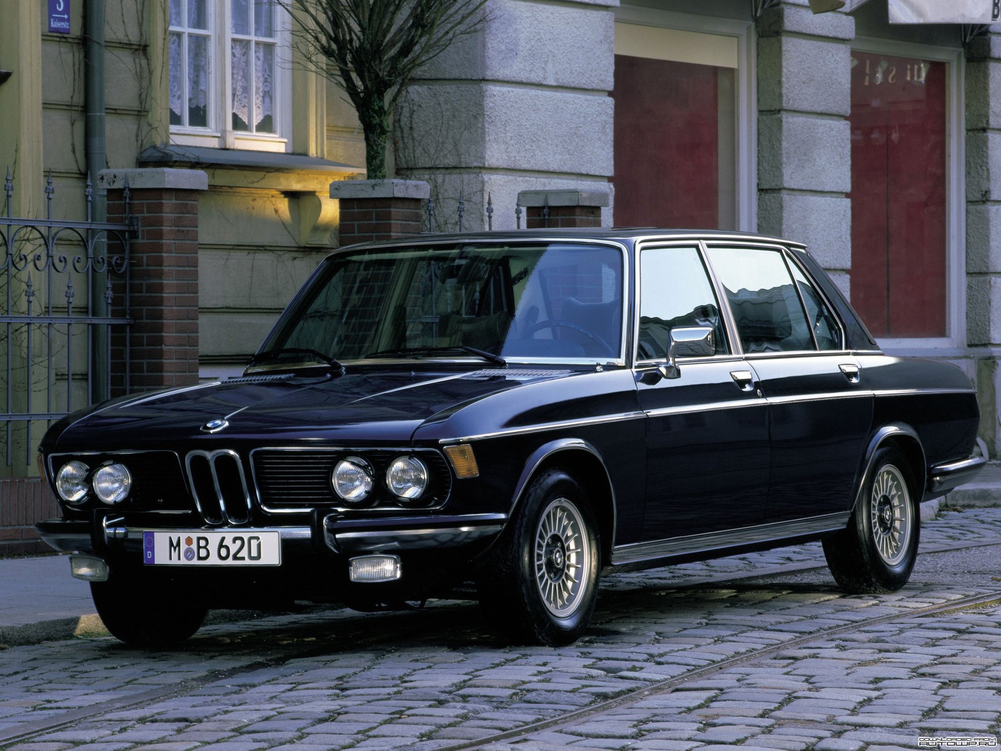 BMW 3.0 Si Sedan HD Wallpaper