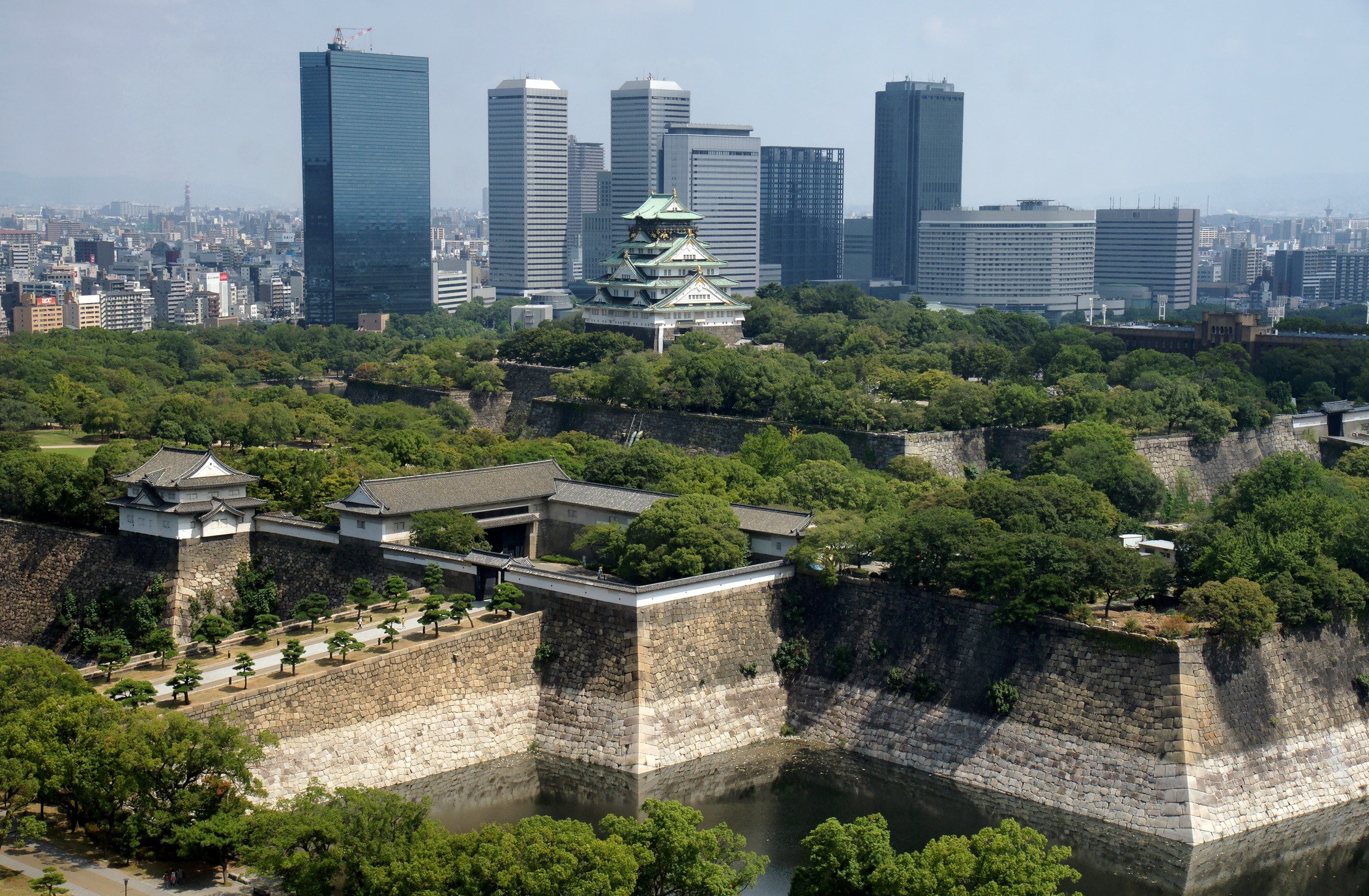 Osaka Castle surrounded by modern skyscrapers HD Wallpaper
