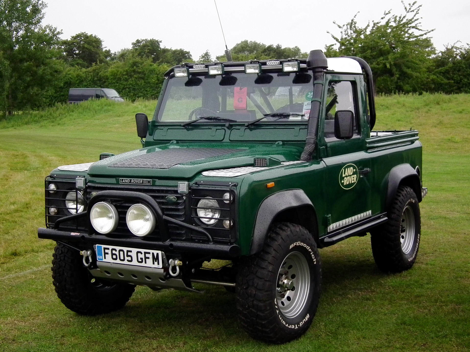 Green Land Rover Defender pickup truck HD Wallpaper