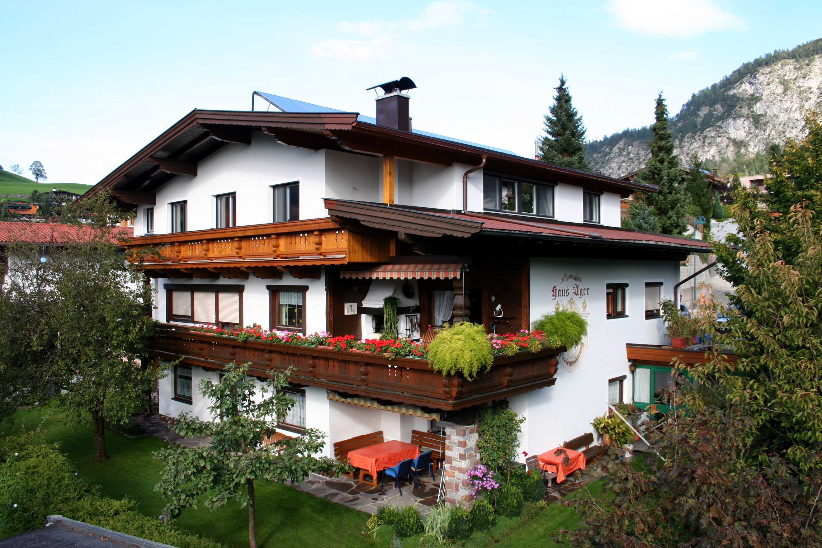 House in Austrian Alps HD Wallpaper