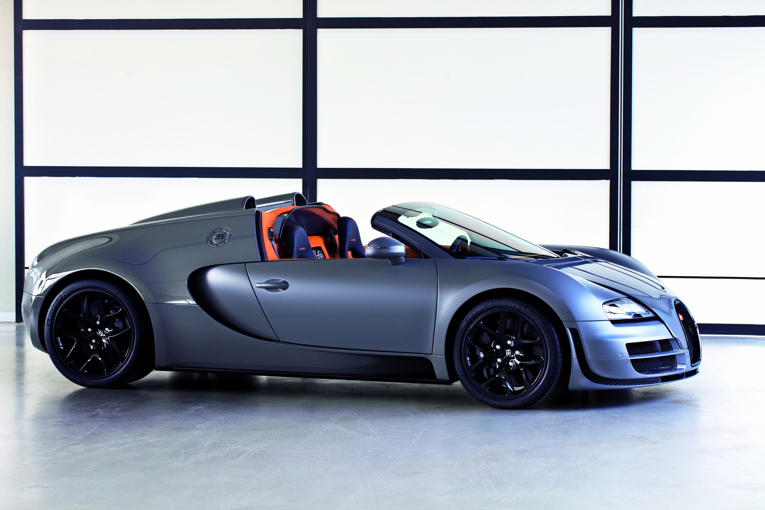 Bugatti Veyron Grand Sport Roadster HD Wallpaper