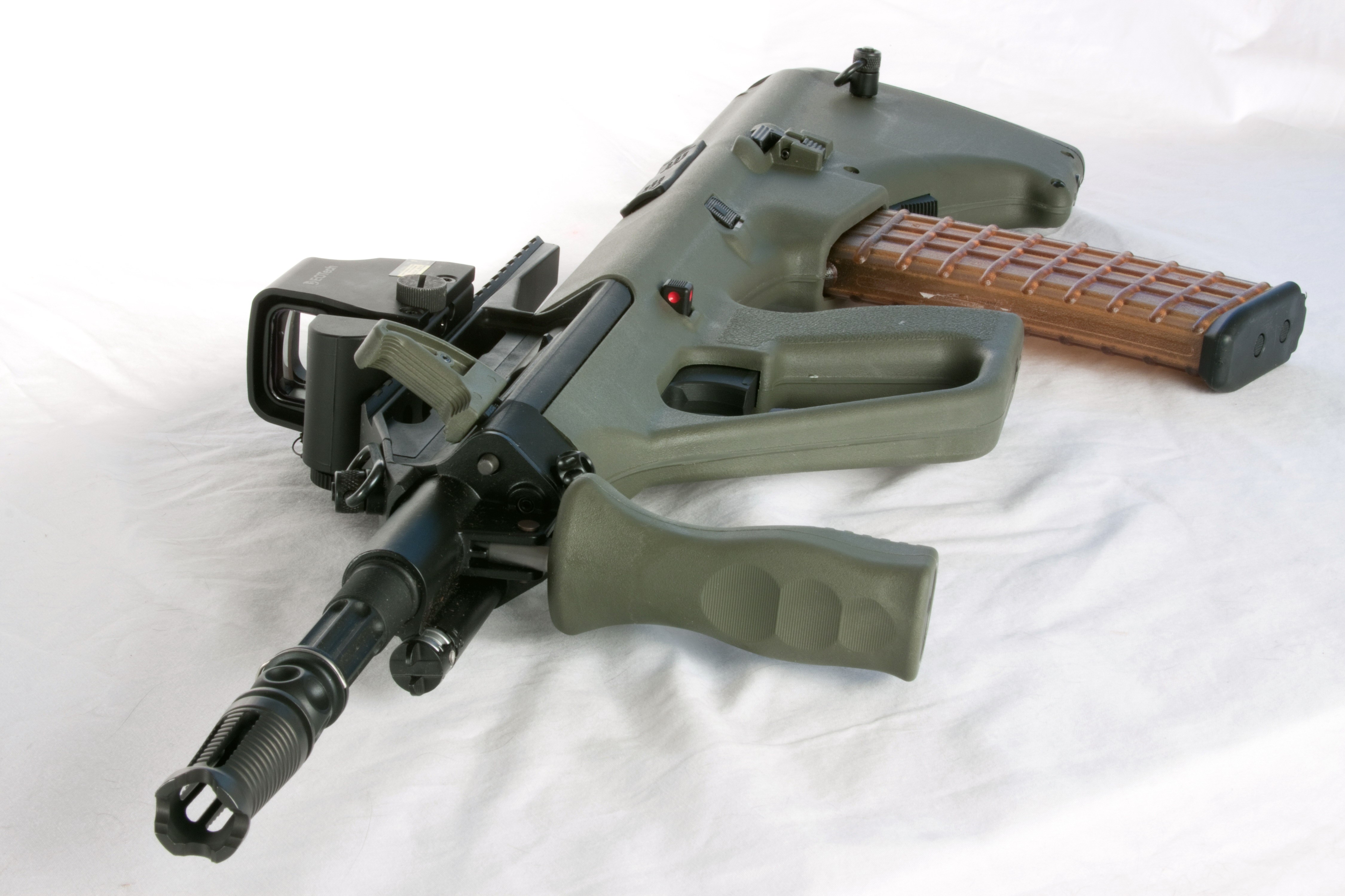 4K Assault Rifle with Scope and Magazine HD Wallpaper