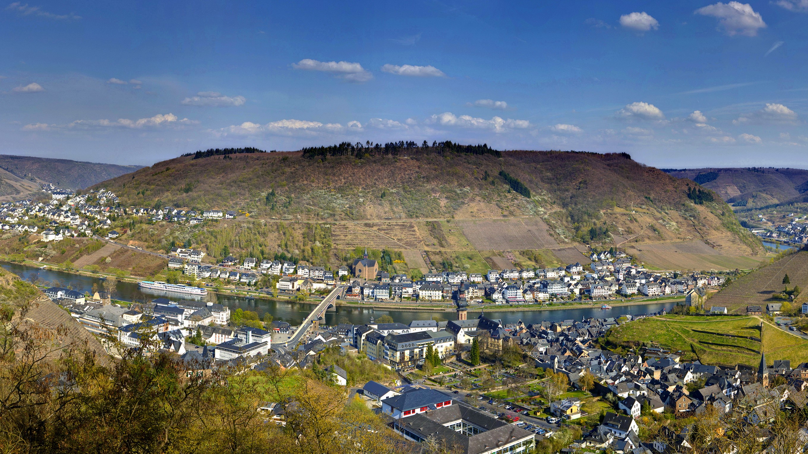 Cochem, Germany, a town on the Moselle River HD Wallpaper
