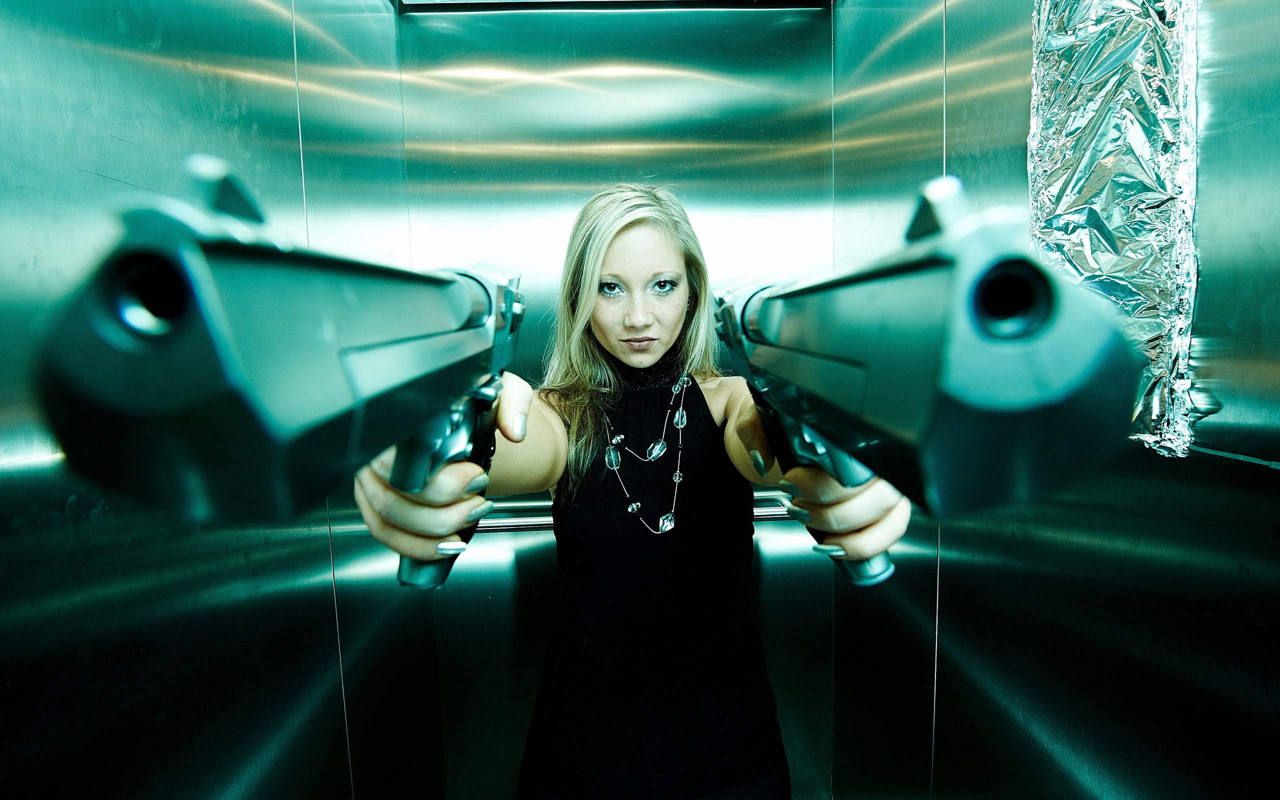 Woman holding two pistols in an elevator HD Wallpaper