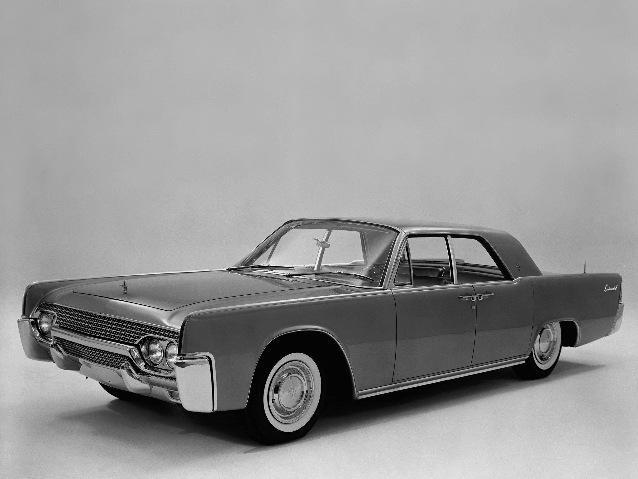 1961 Lincoln Continental Sedan HD Wallpaper