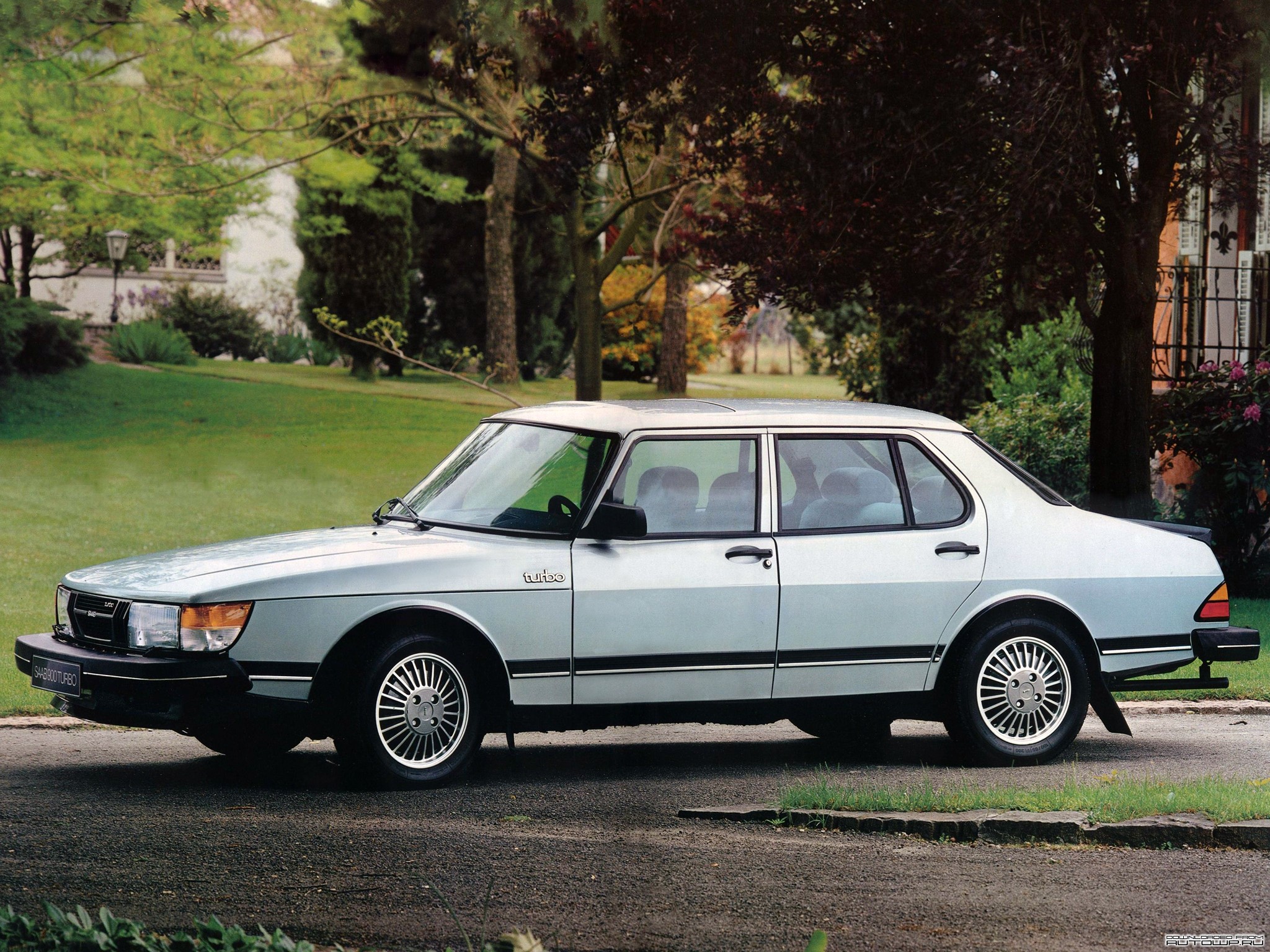 Silver Saab 900 Turbo Sedan HD Wallpaper