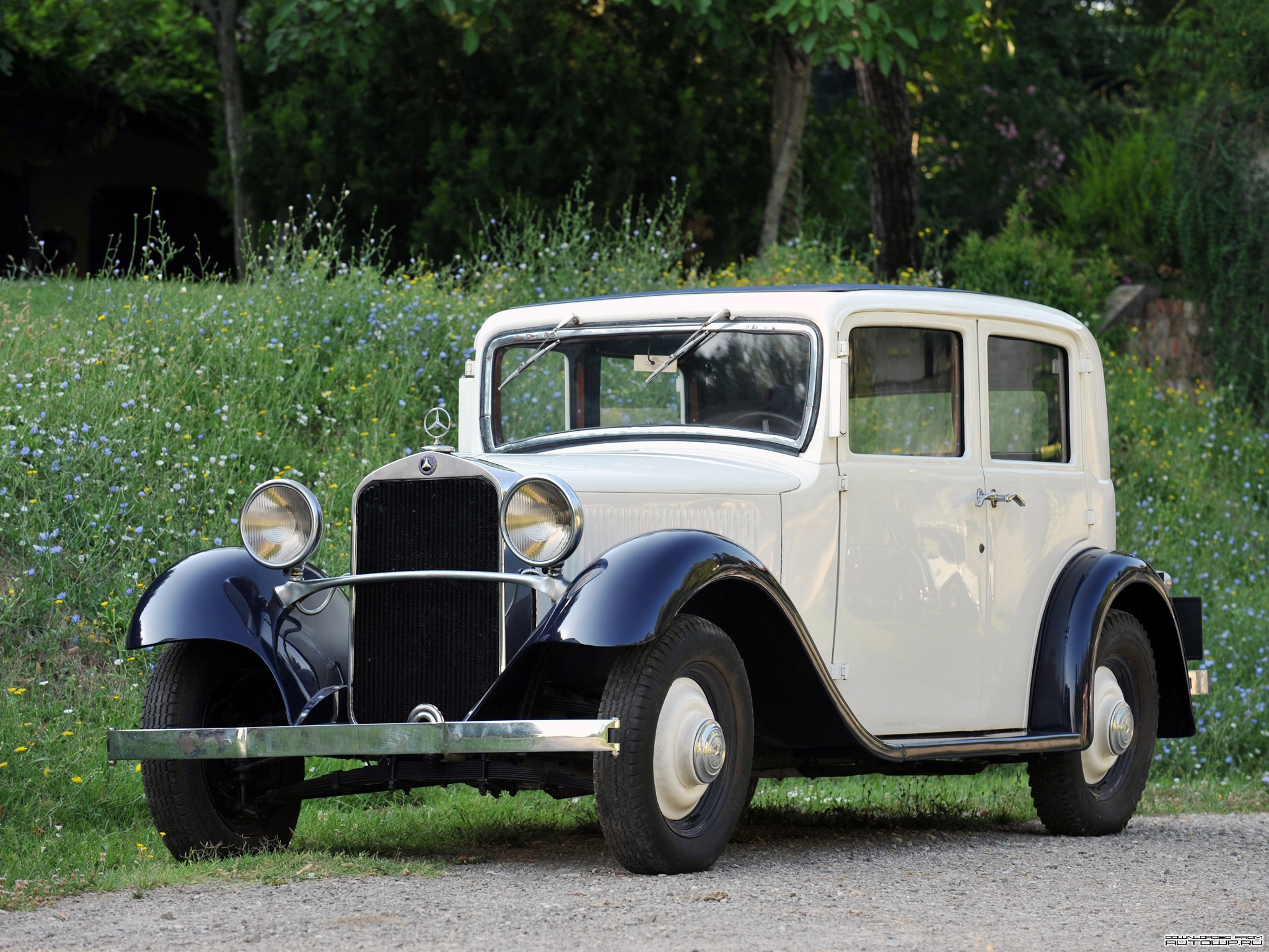 1930s Mercedes-Benz Sedan HD Wallpaper