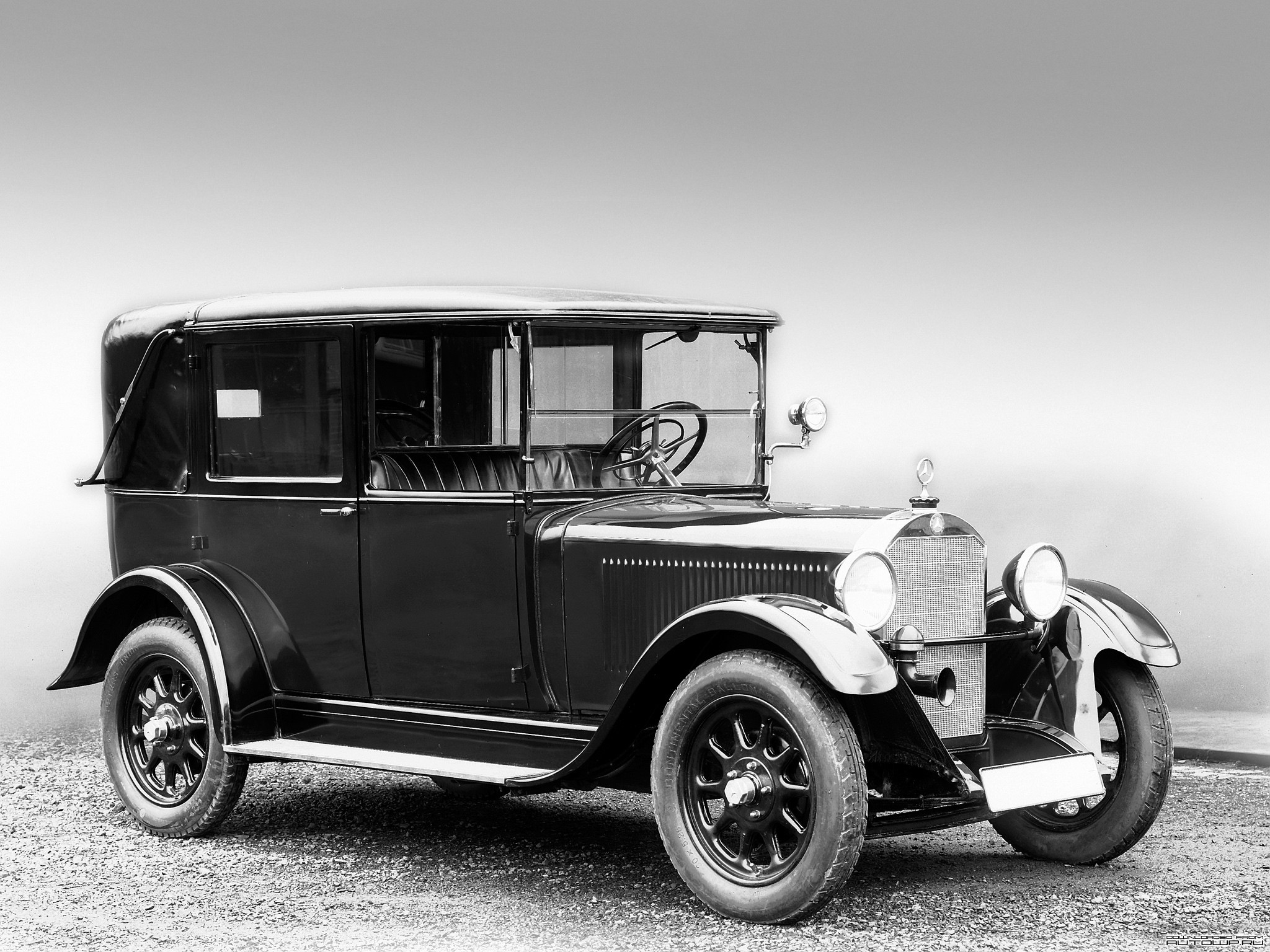 1920s Mercedes-Benz sedan with a soft top HD Wallpaper