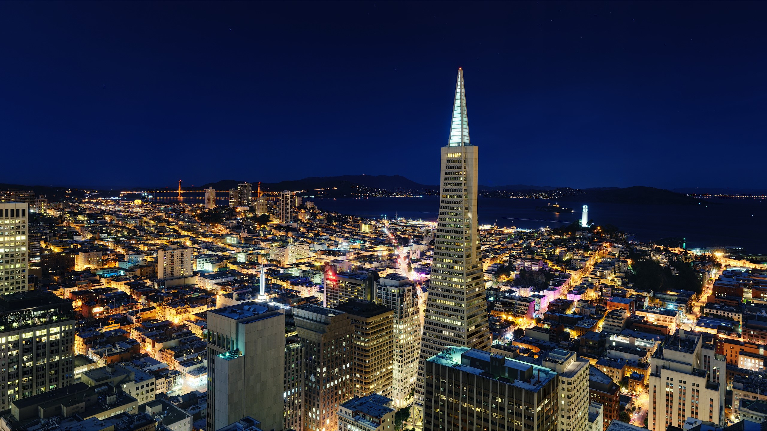 San Francisco skyline at night with Transamerica Pyramid HD Wallpaper