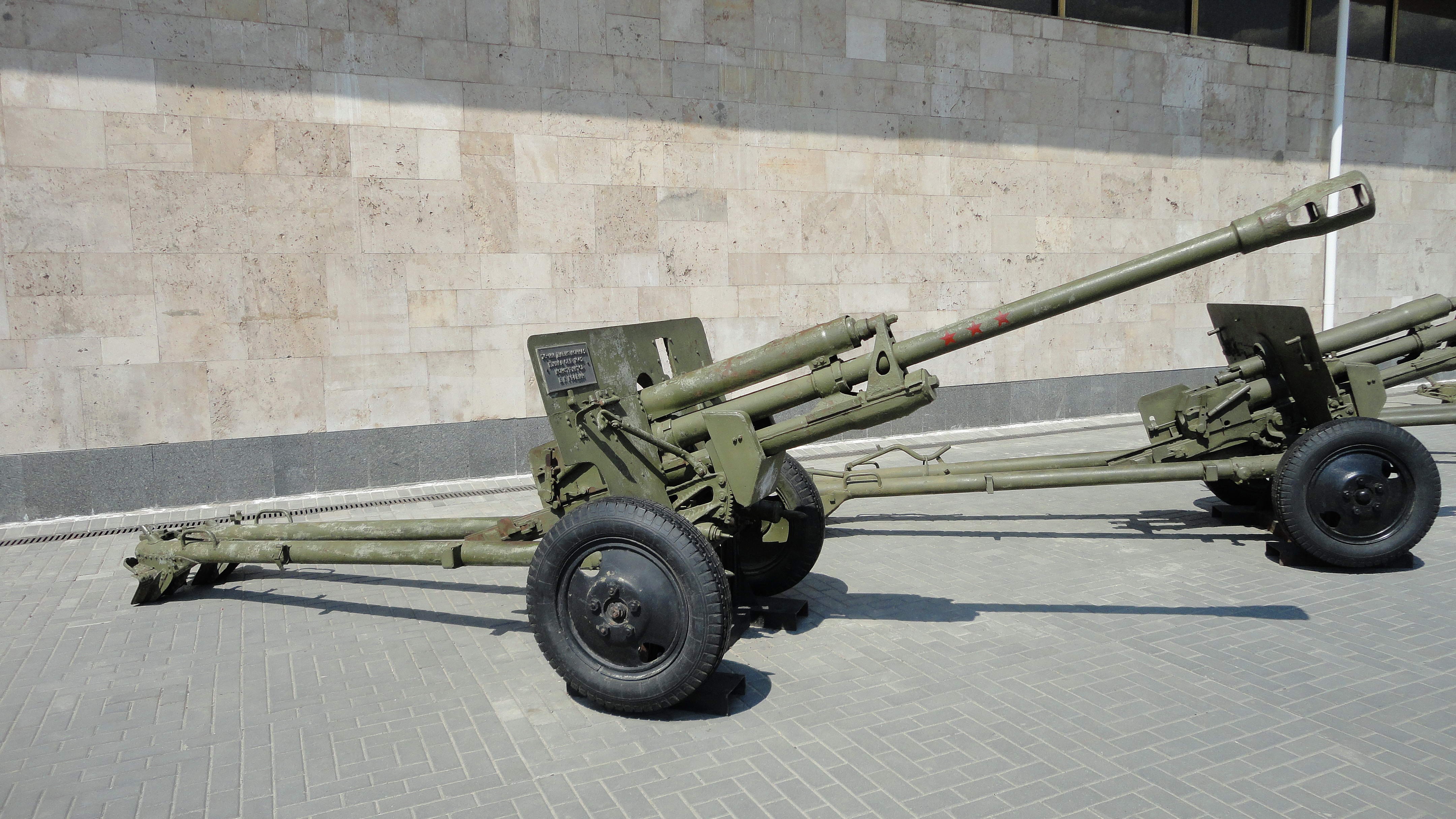 Two cannons on display HD Wallpaper