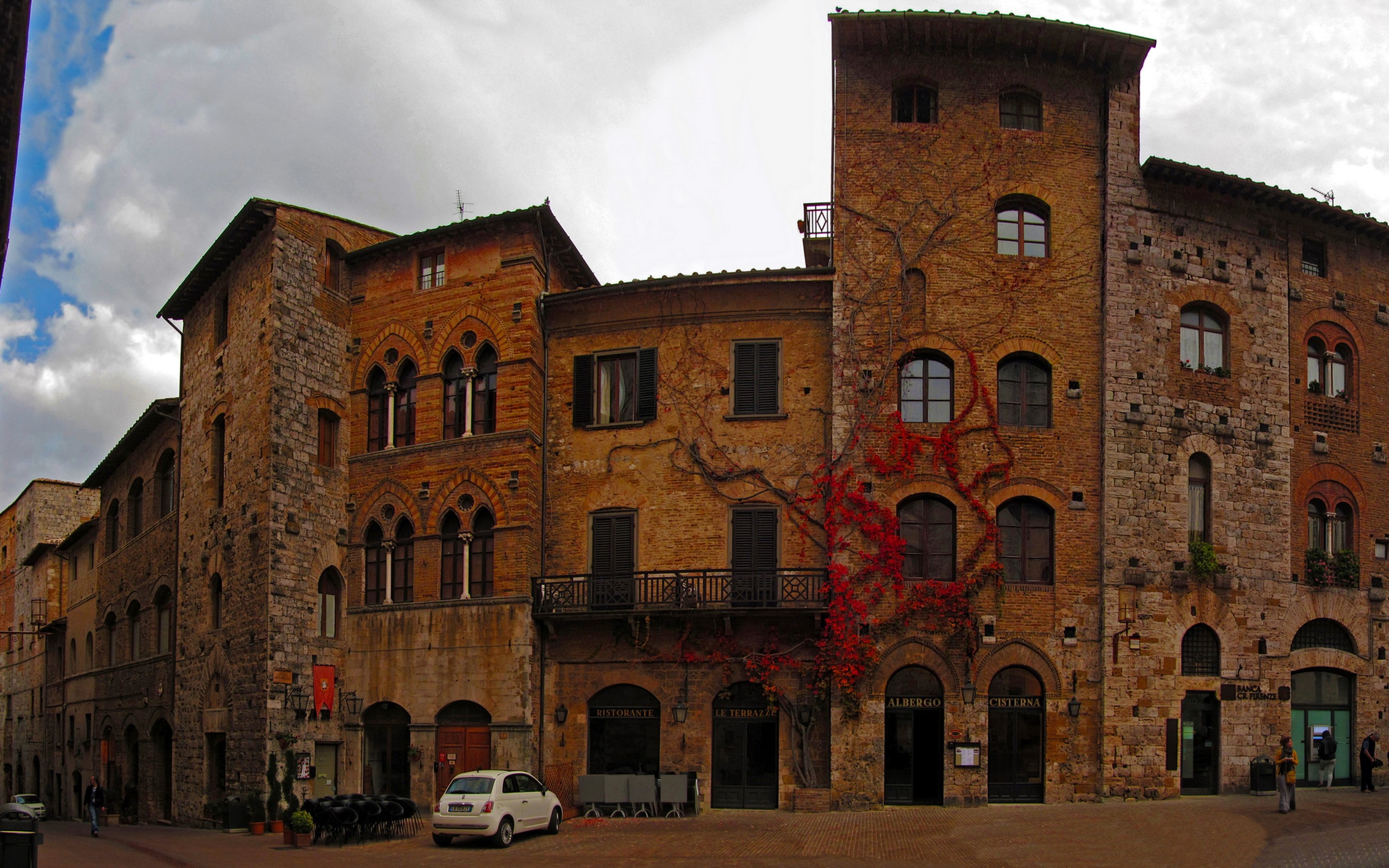 Buildings in San Gimignano, Italy HD Wallpaper