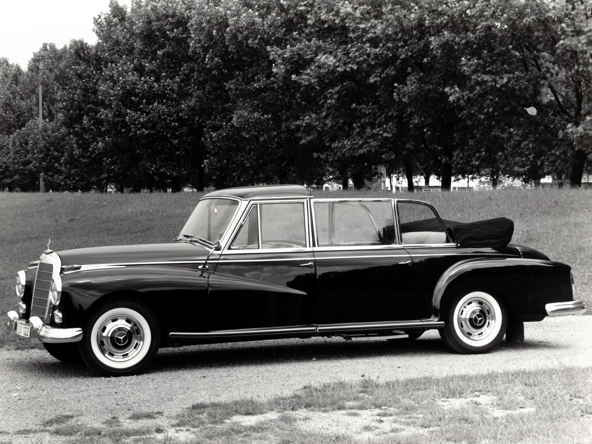 1960 Mercedes-Benz 300d Pullman Landaulet [W189] HD Wallpaper