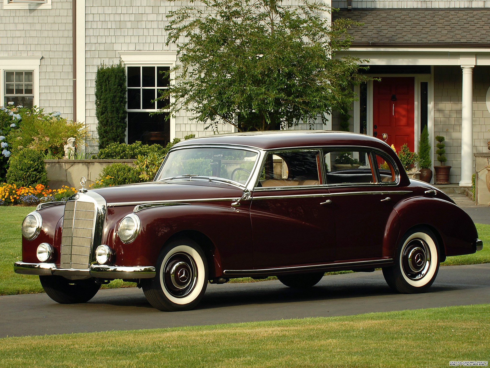 1950s Mercedes-Benz Sedan in front of a house HD Wallpaper