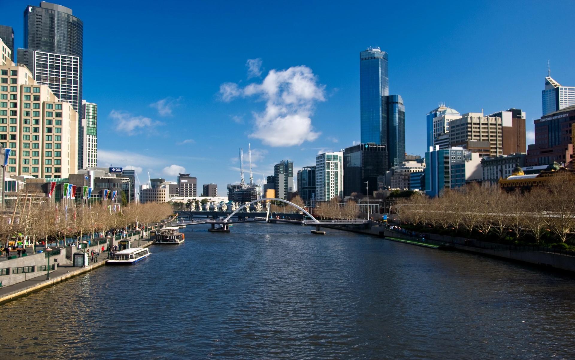 Melbourne skyline with Yarra River and bridge HD Wallpaper
