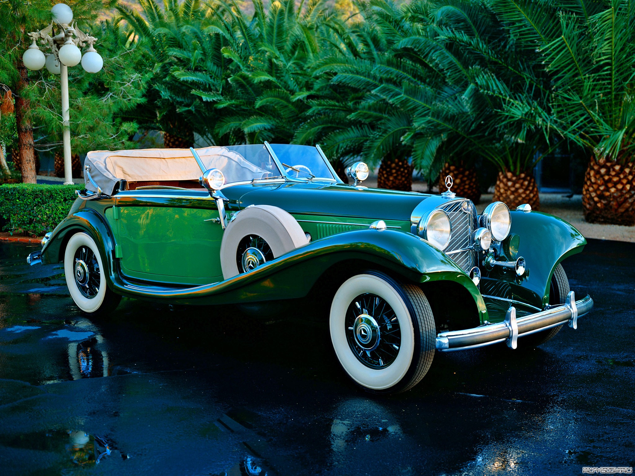 Green Mercedes-Benz 540K convertible classic car HD Wallpaper