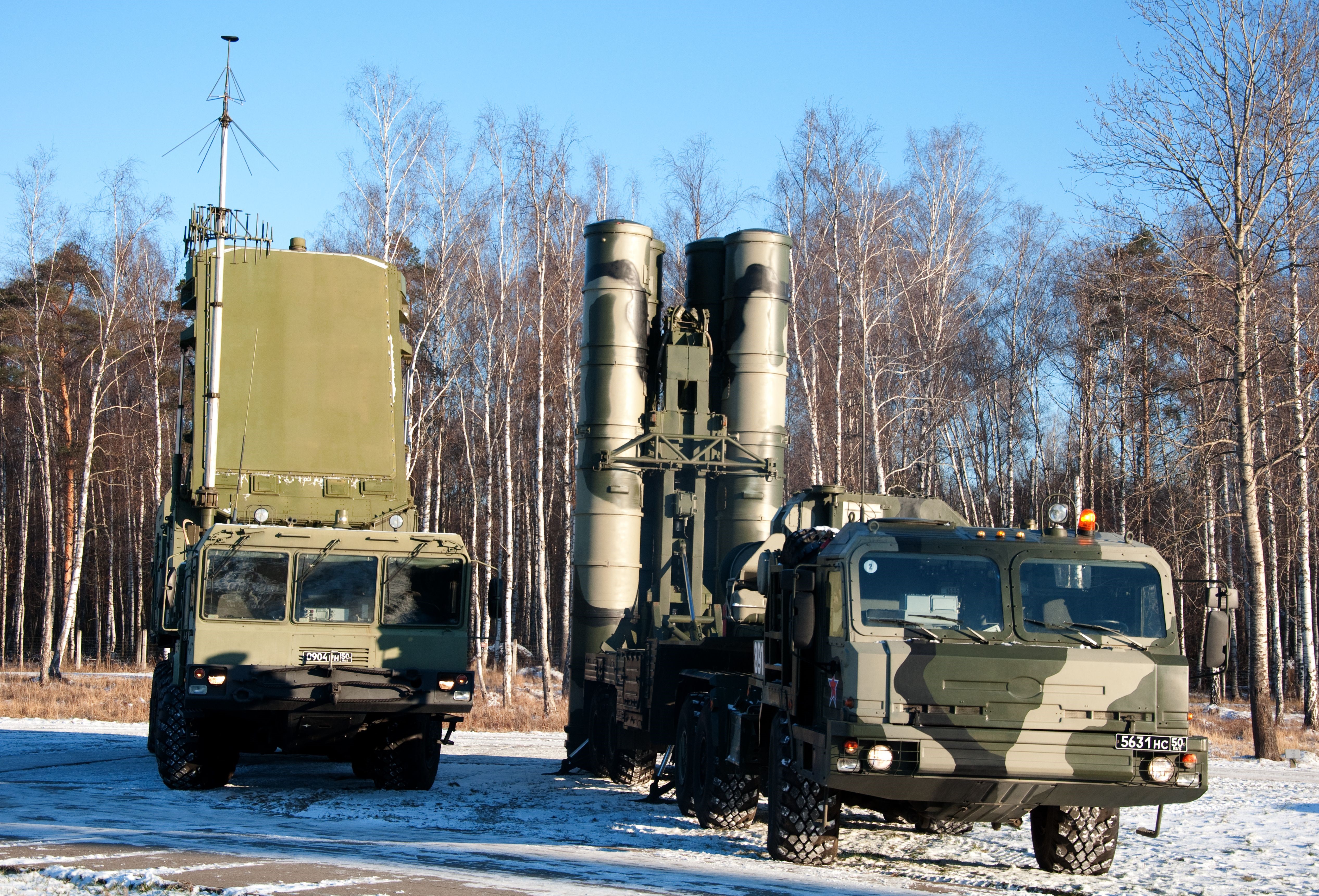 Russian S-400 missile launchers and radar HD Wallpaper