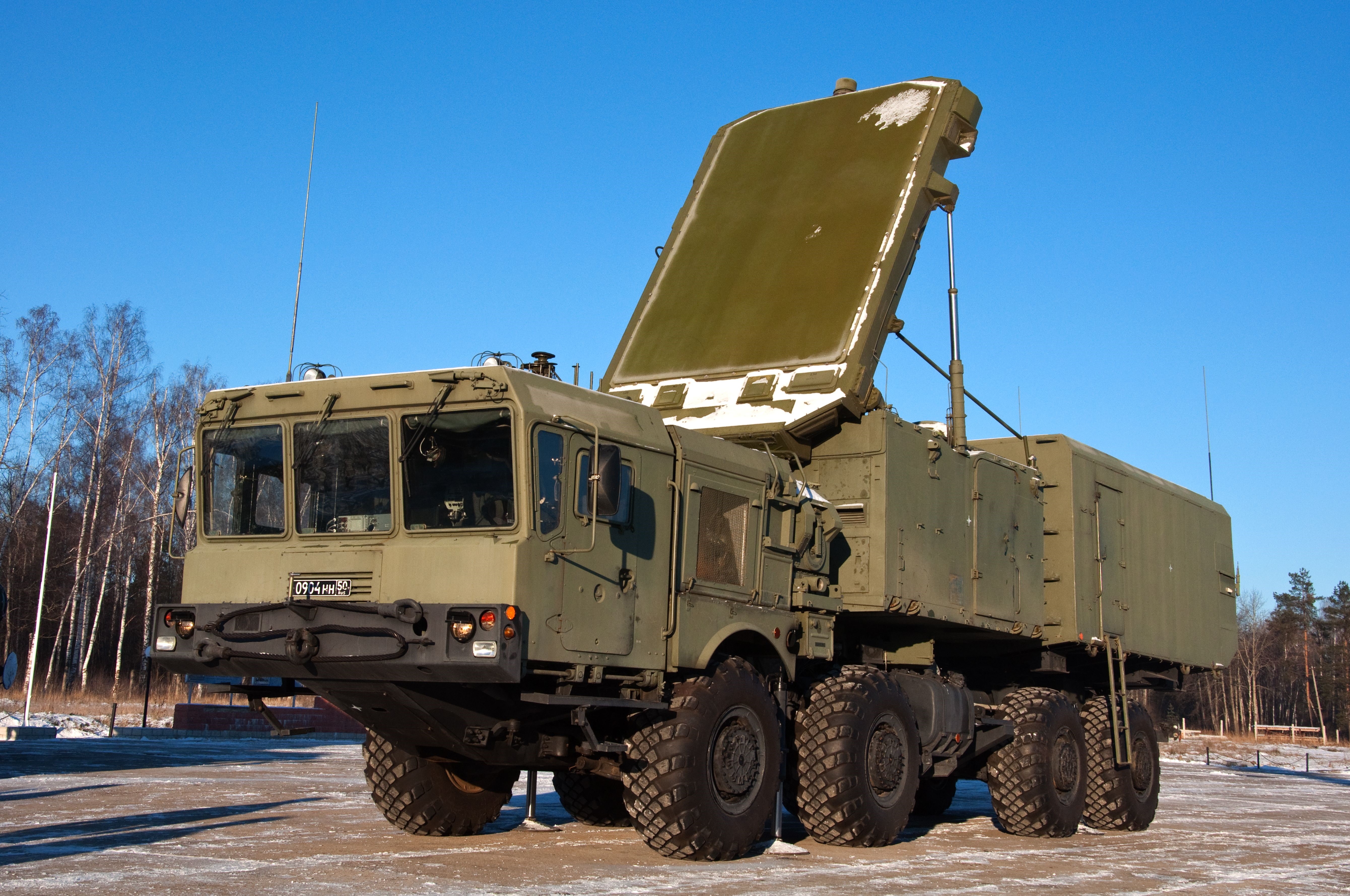 Russian radar system on a truck HD Wallpaper