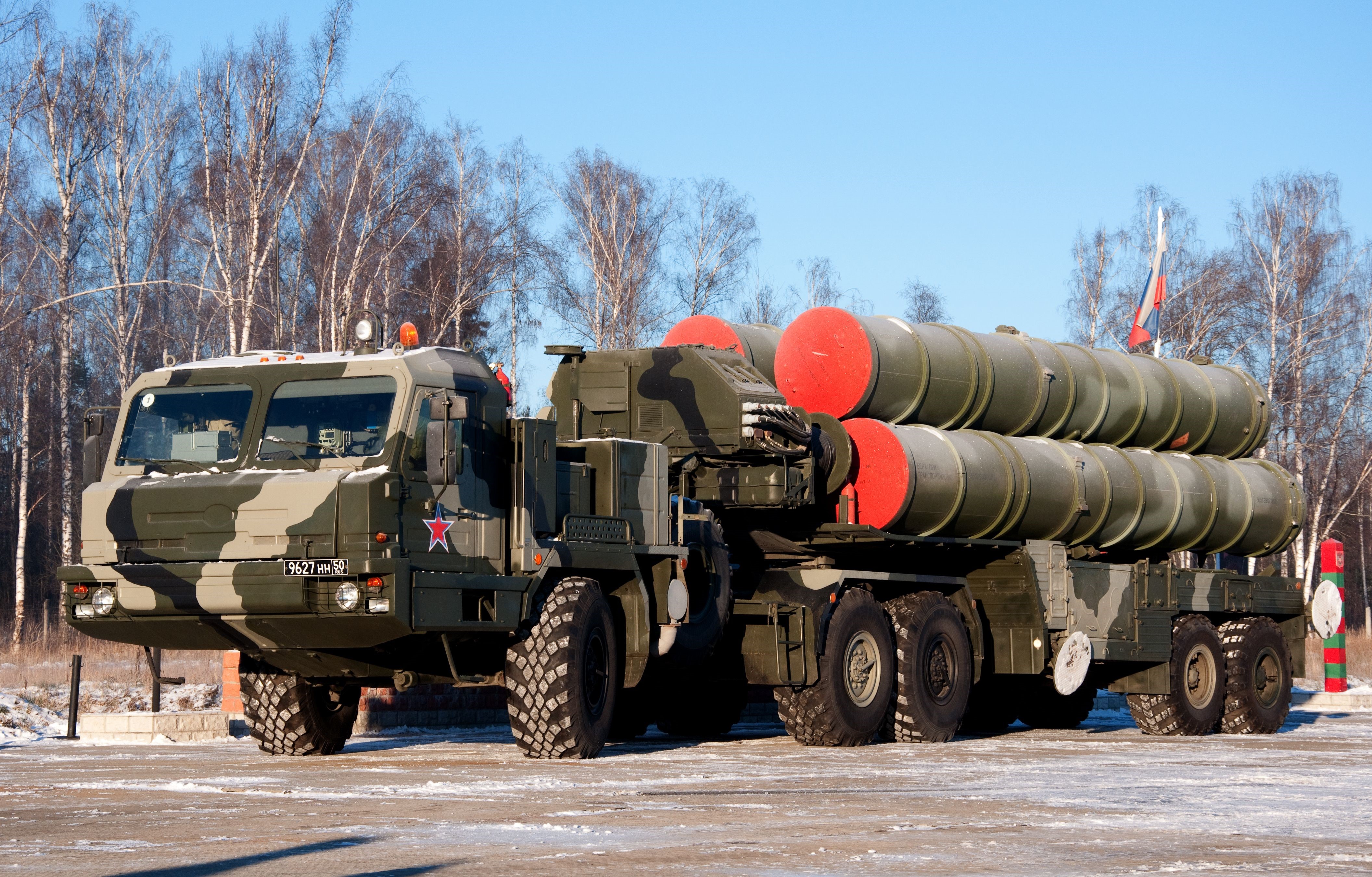 Russian missile launcher truck with S-400 missiles HD Wallpaper