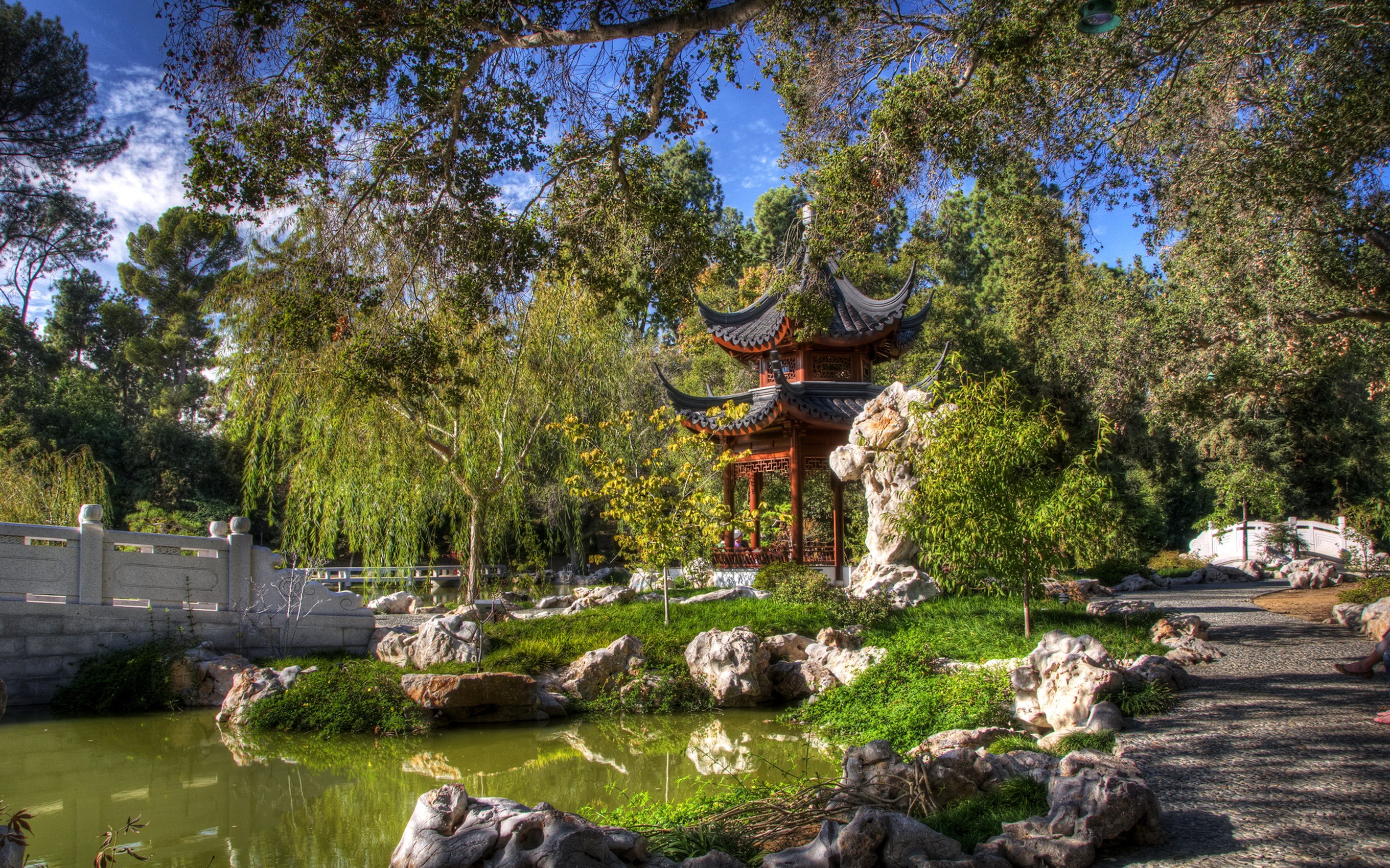 Chinese Garden with Pagoda and Pond in San Marino, California HD Wallpaper