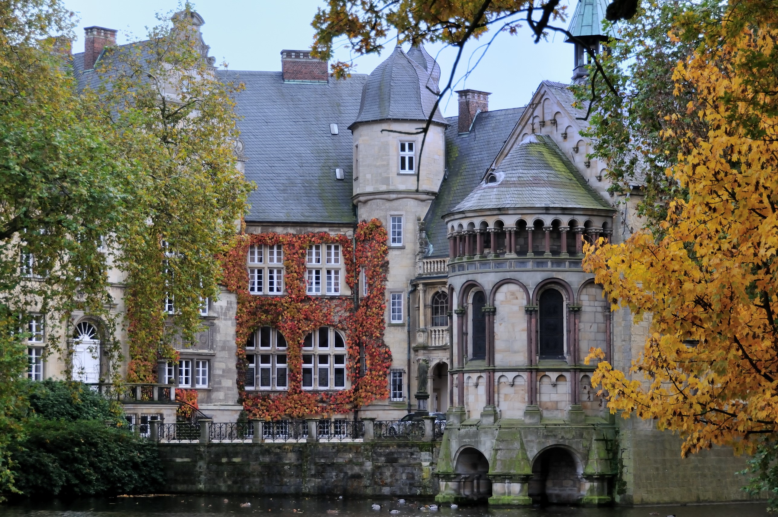 Castle Darfeld in Germany during autumn HD Wallpaper