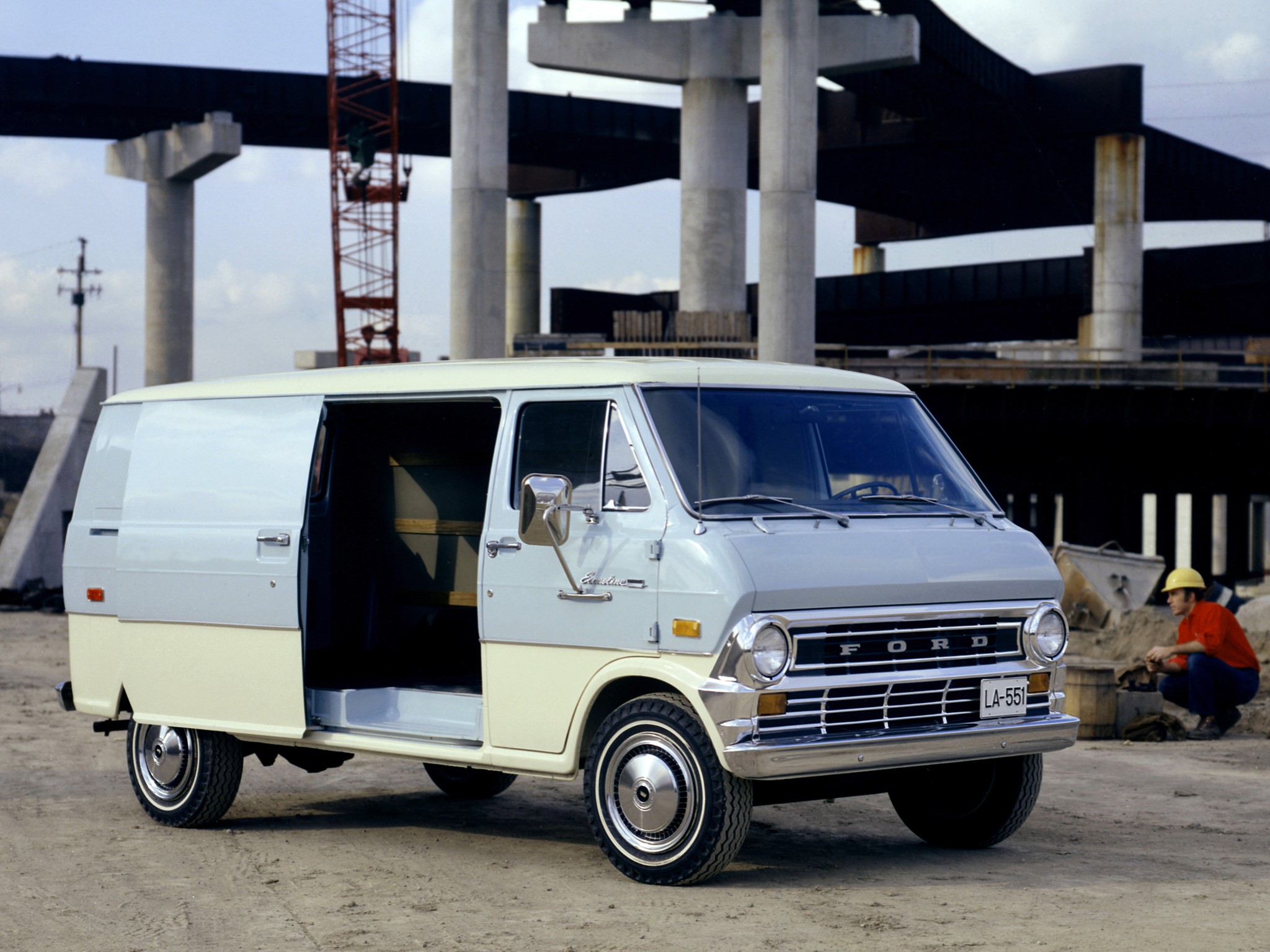 1974 Ford Econoline van at construction site HD Wallpaper