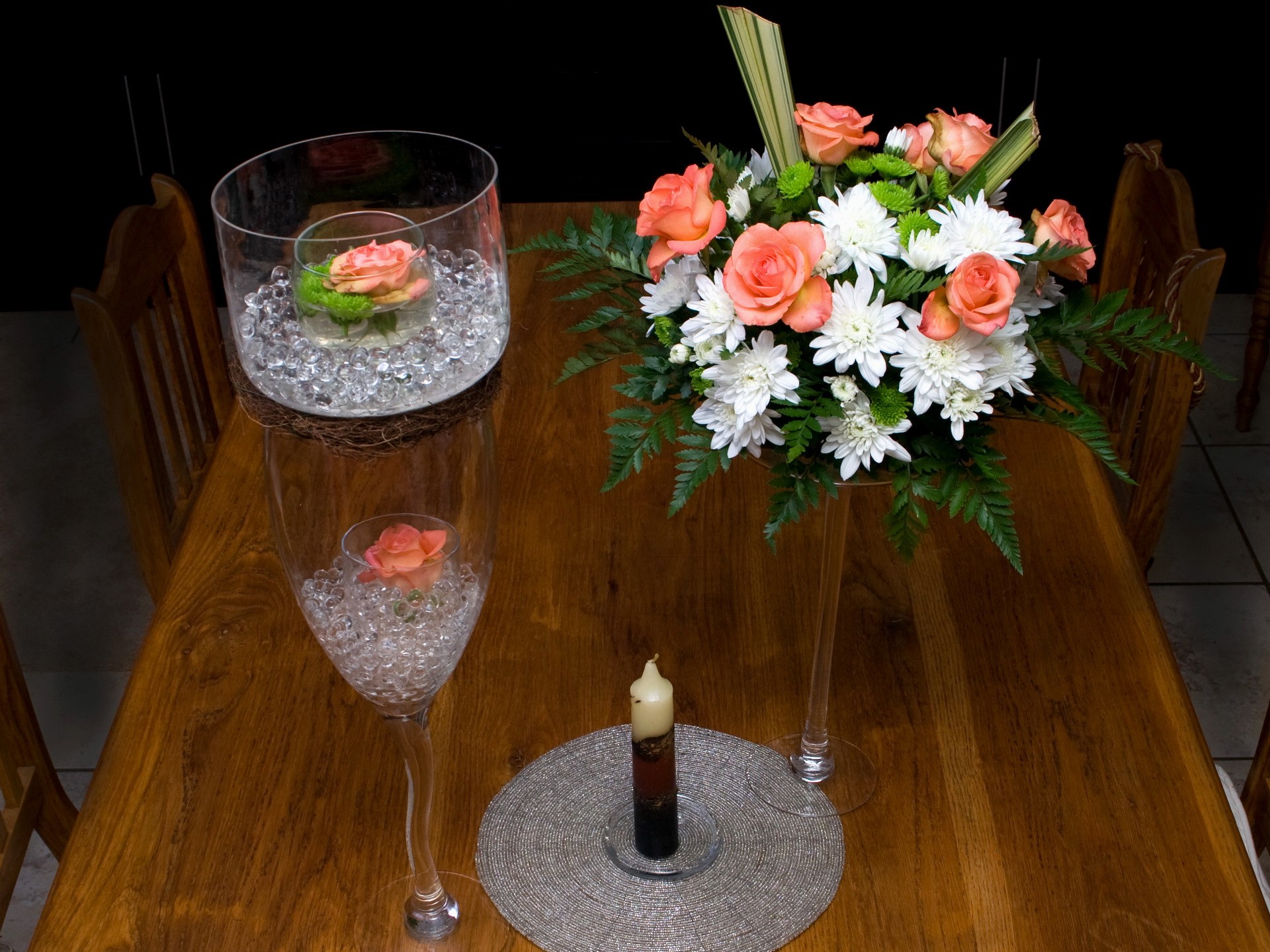 Floral arrangements with roses and candles on a table HD Wallpaper