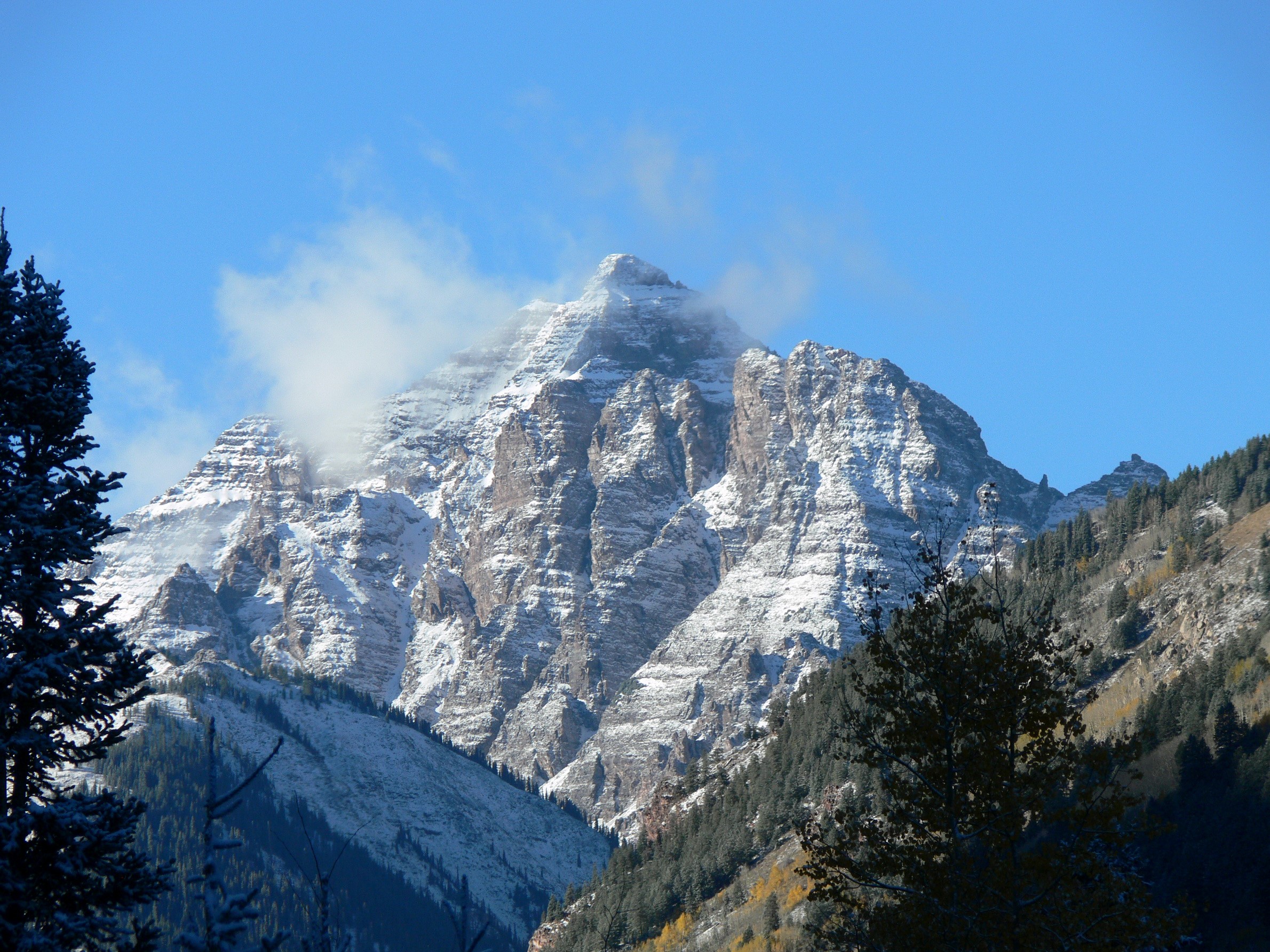 Snow-covered mountains in White River National Forest, Colorado HD Wallpaper